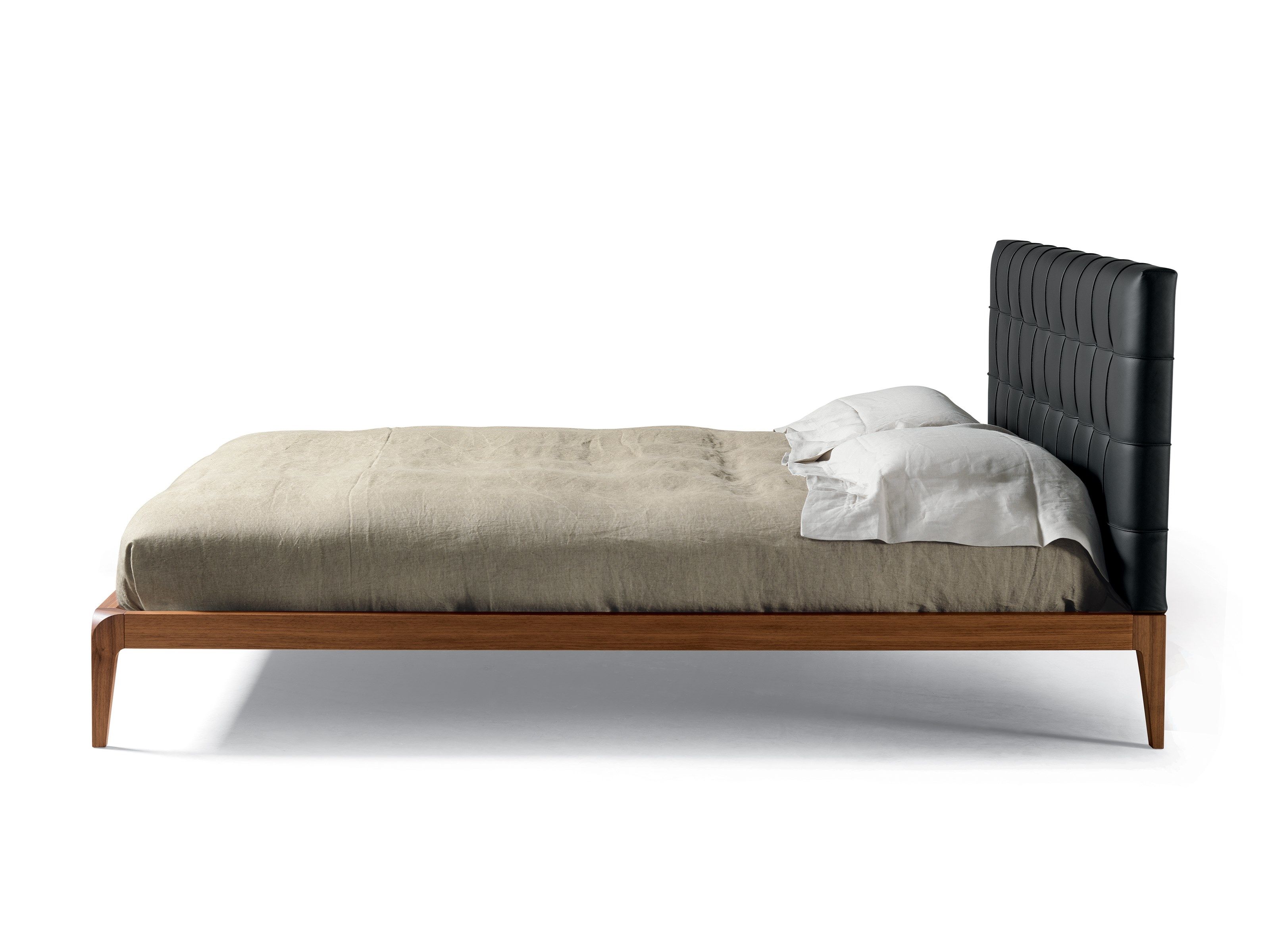 P122 Bed By Dale Italia