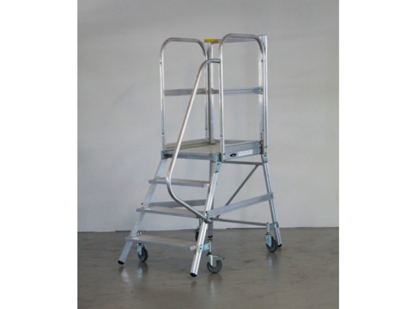 Sgabello Professionale Con Guardacorpo 2 Gradini - Svelt Mod. Ulisse