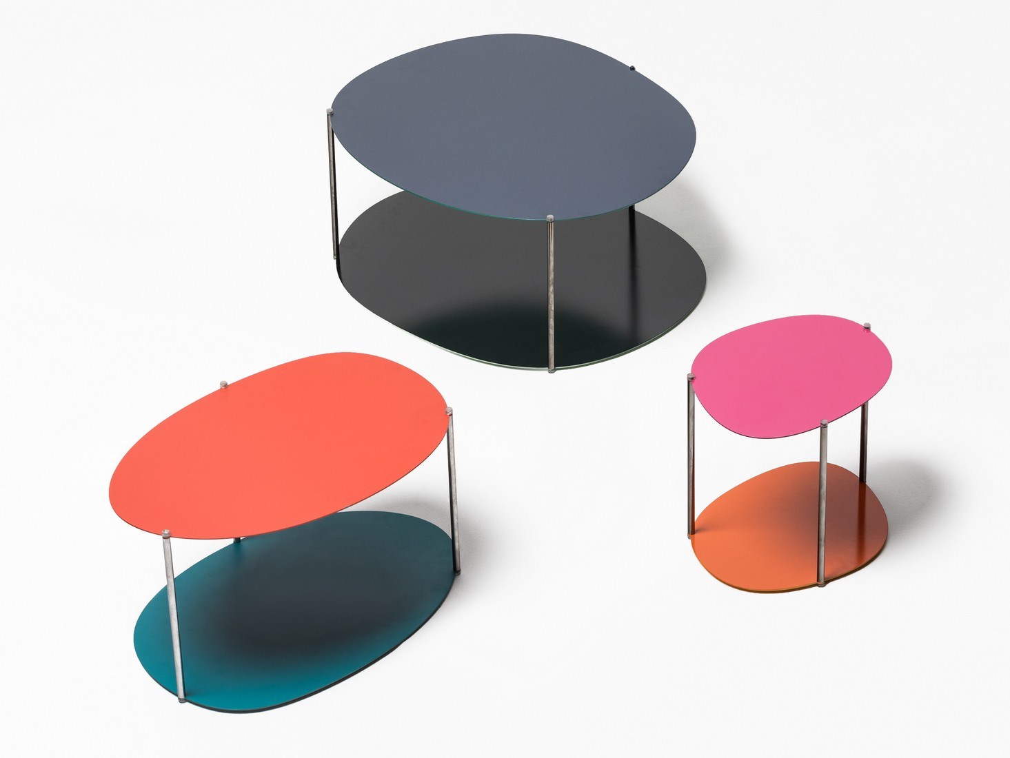 Oval Painted steel coffee table with integrated magazine rack PICOS By ...