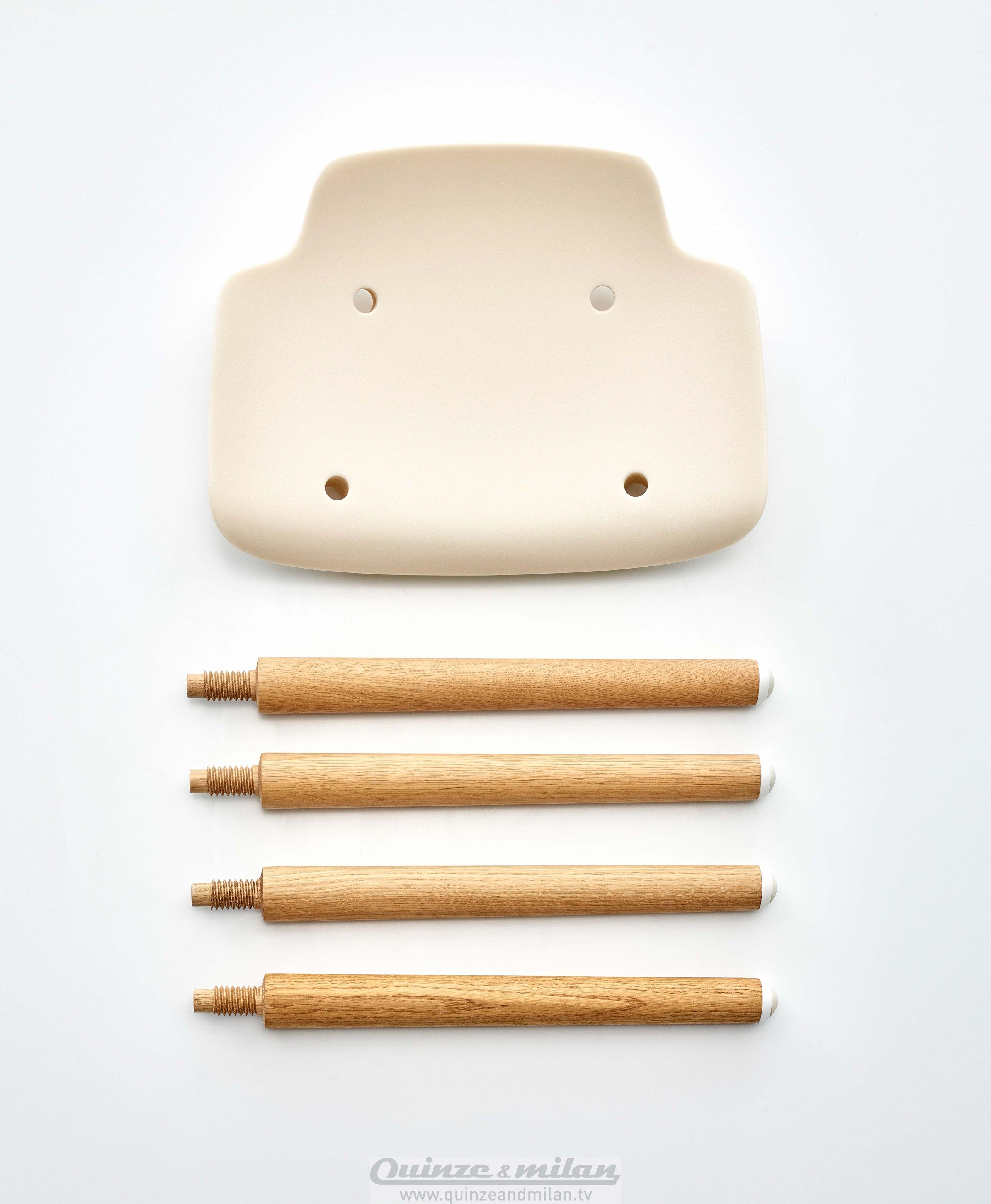 Sgabello basso in legno e polipropilene PILOT STOOL SDC LAB_Quinze