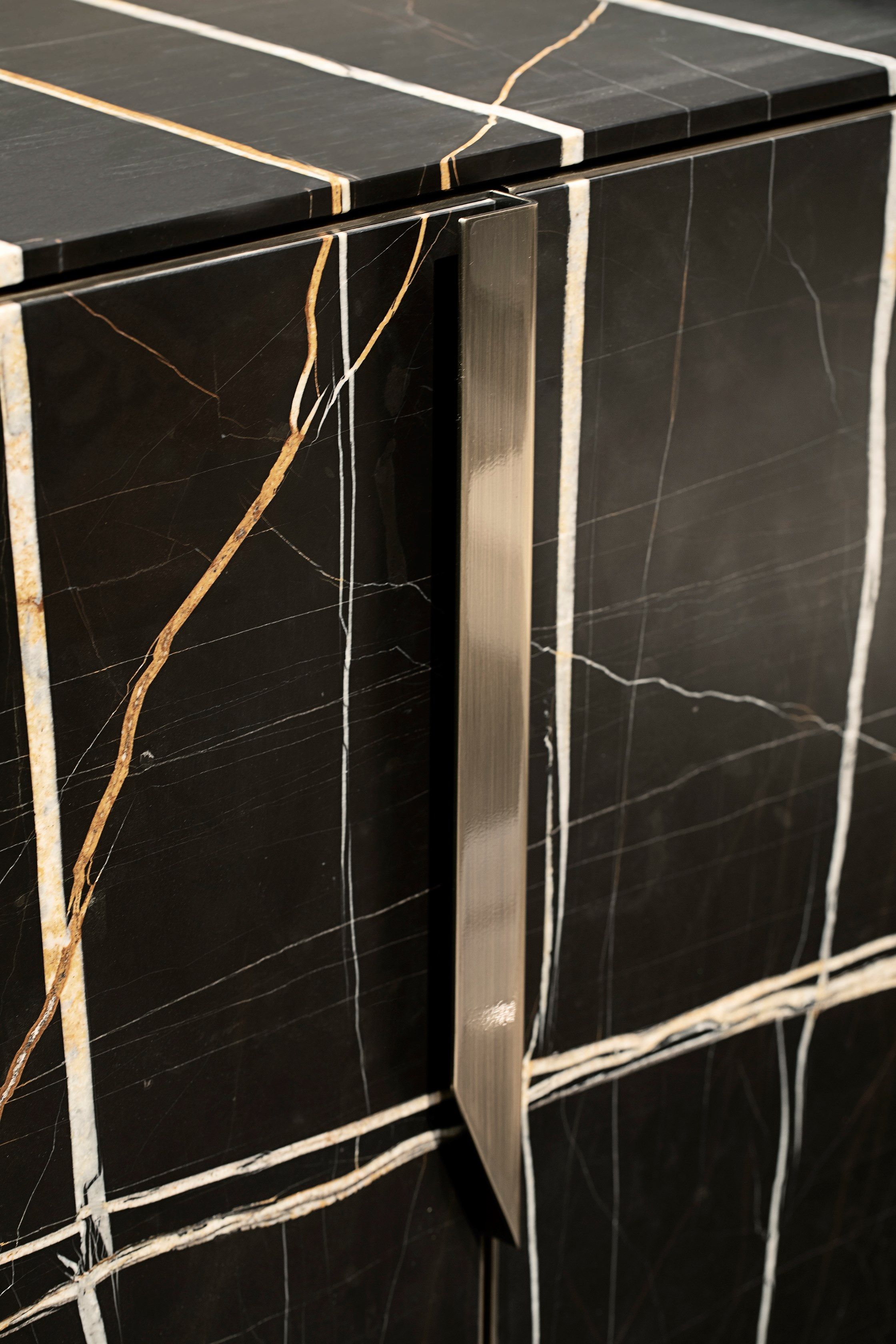 PRISMA by Capital Collection - Madia in marmo con ante a battente - 4