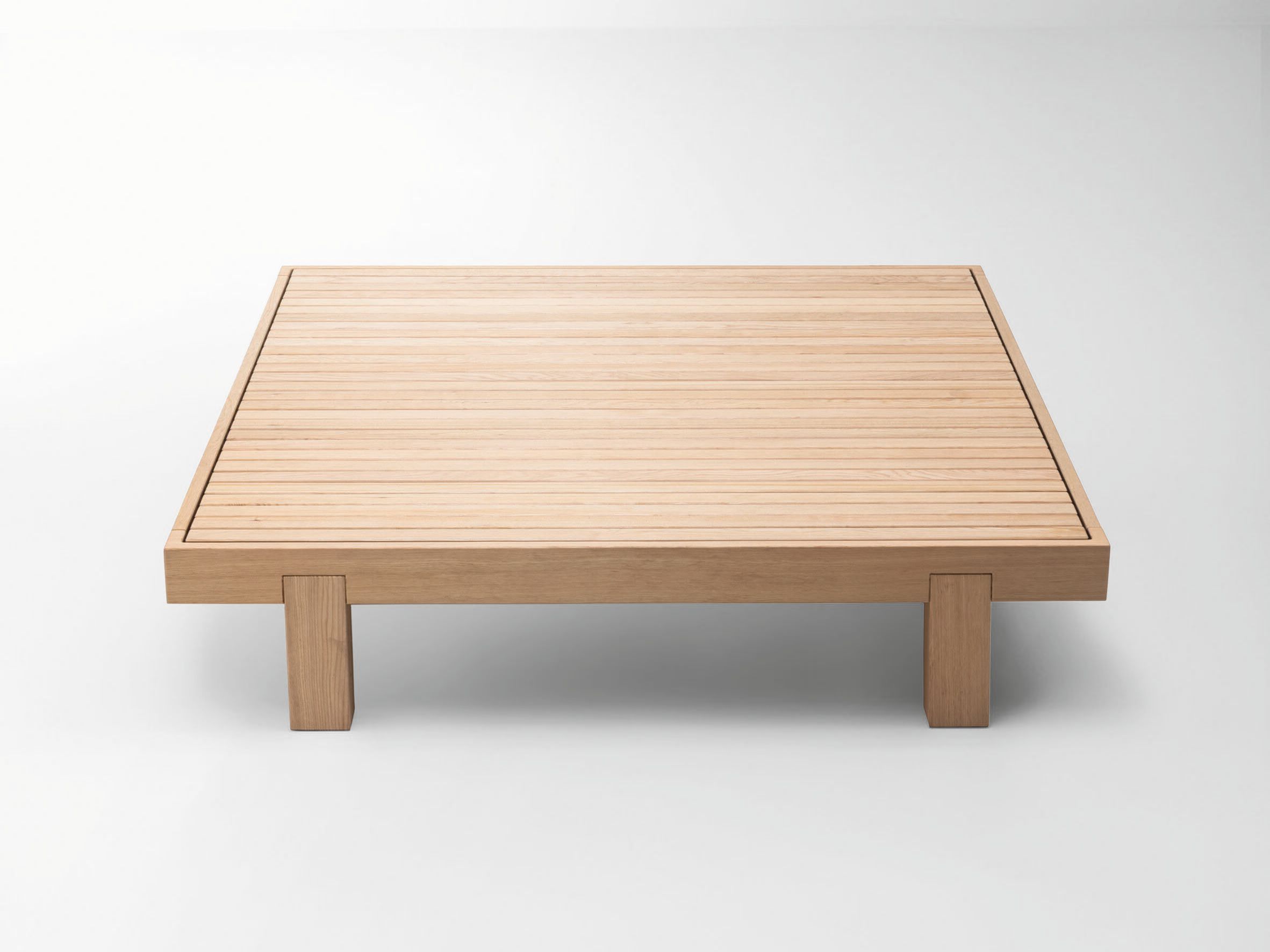 TOKU by Paola Lenti - Tavolino da giardino basso quadrato in legno massello di cedro