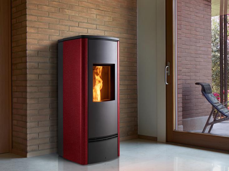 P930 M 5 STELLE by Piazzetta - Stufa a pellet in maiolica