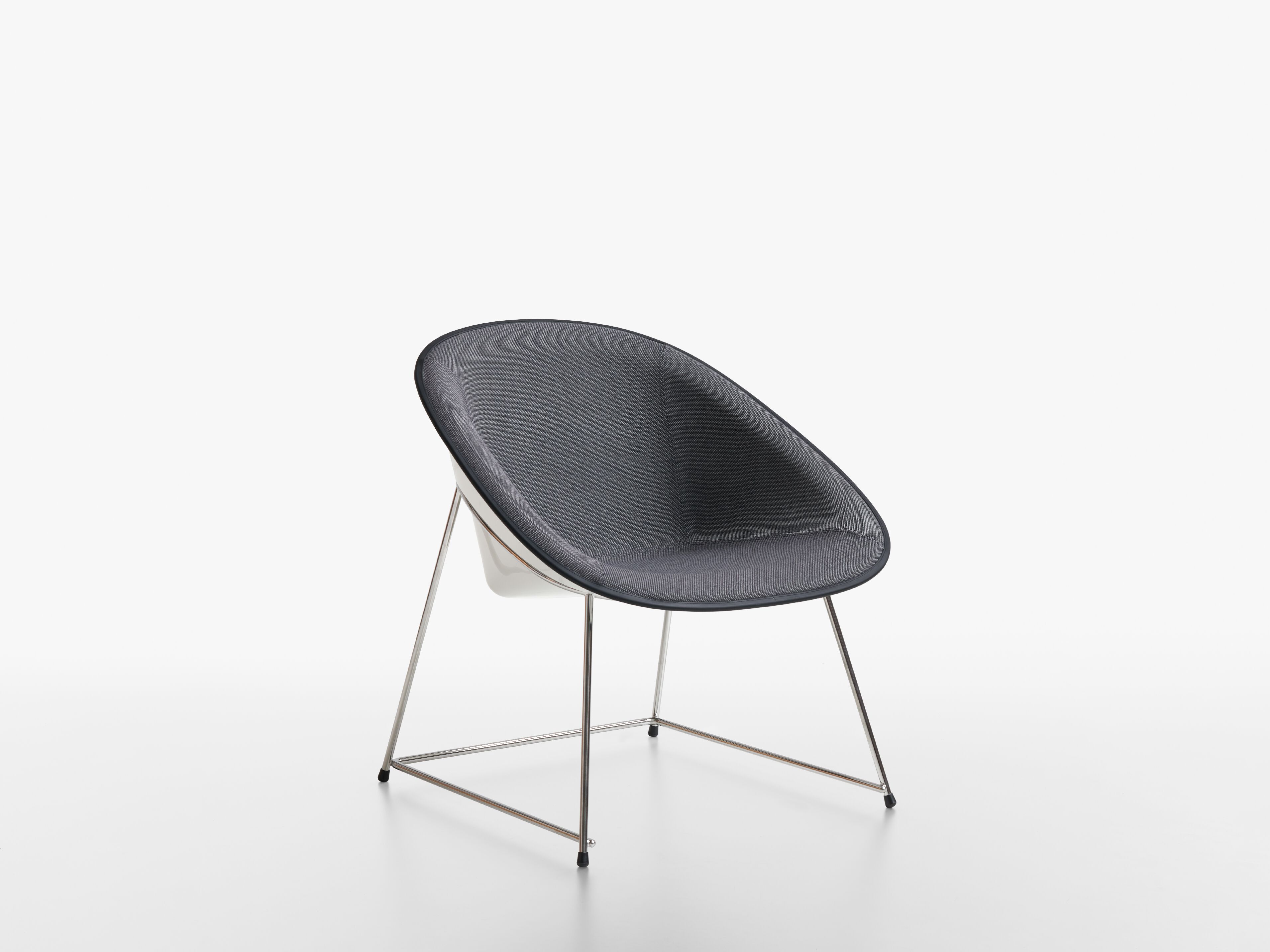 CUP Lounge chair in plastic with upholstery By Plank design