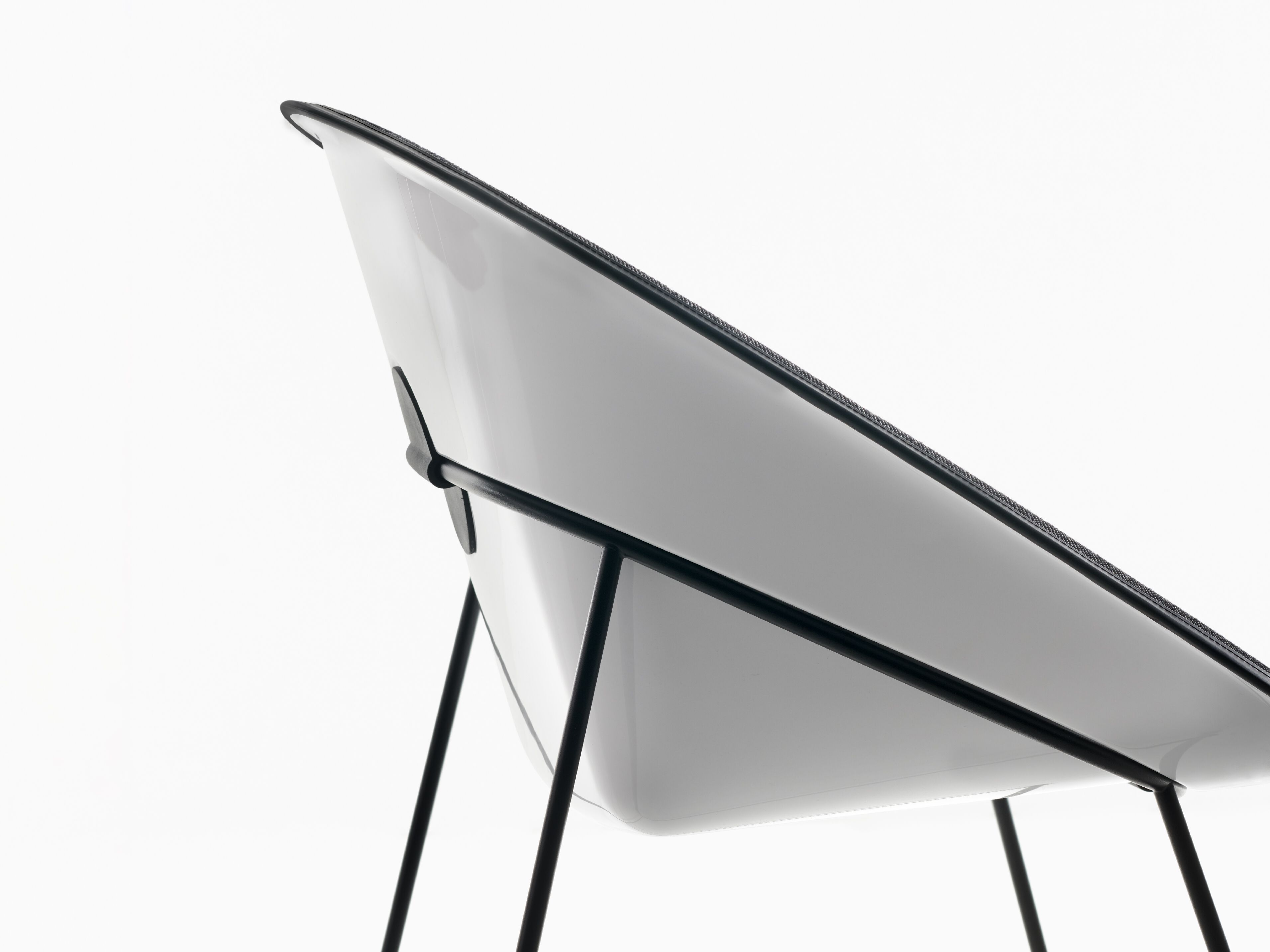 CUP Lounge chair in plastic with upholstery By Plank design