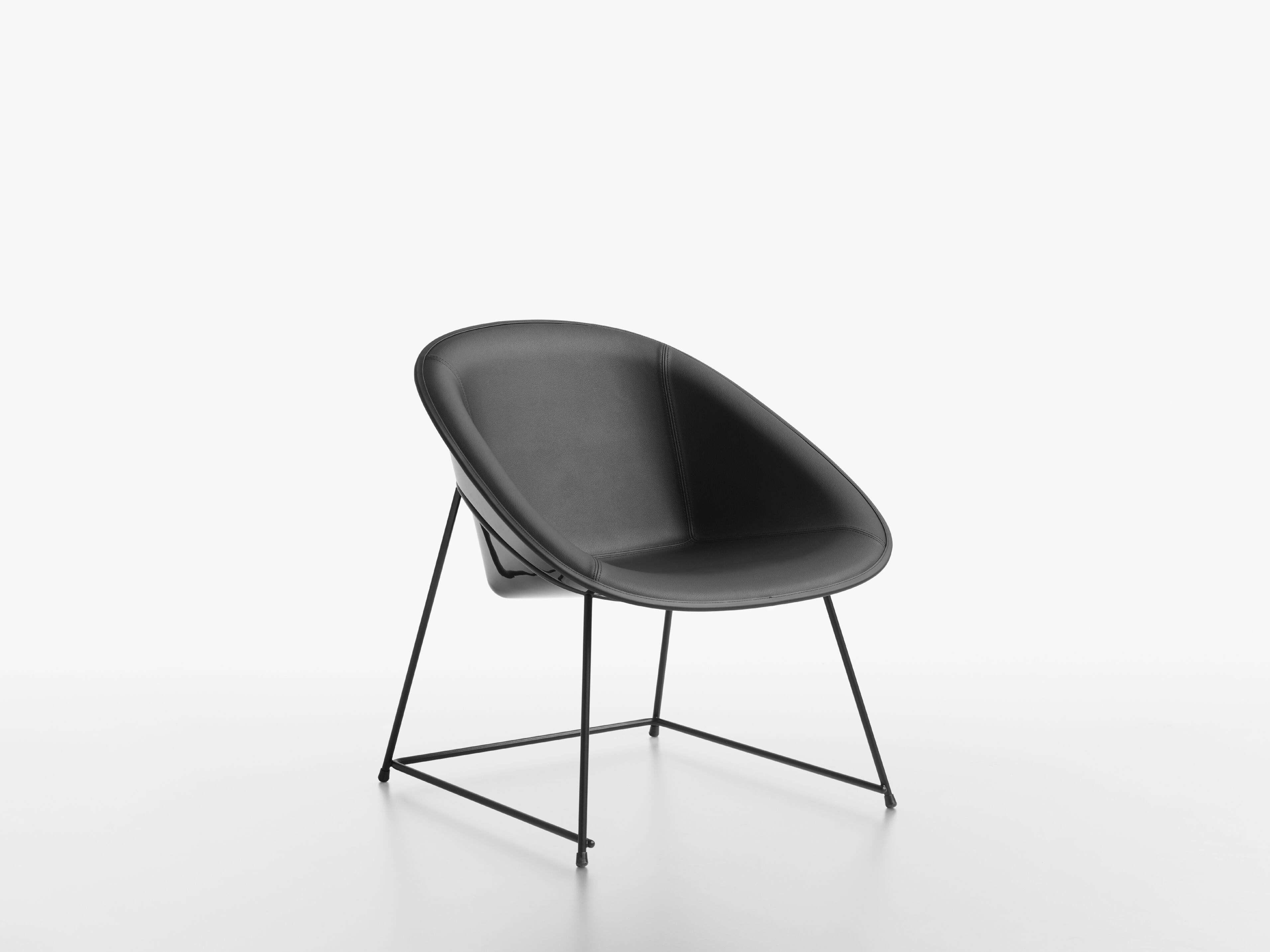 CUP Lounge chair in plastic with upholstery By Plank design