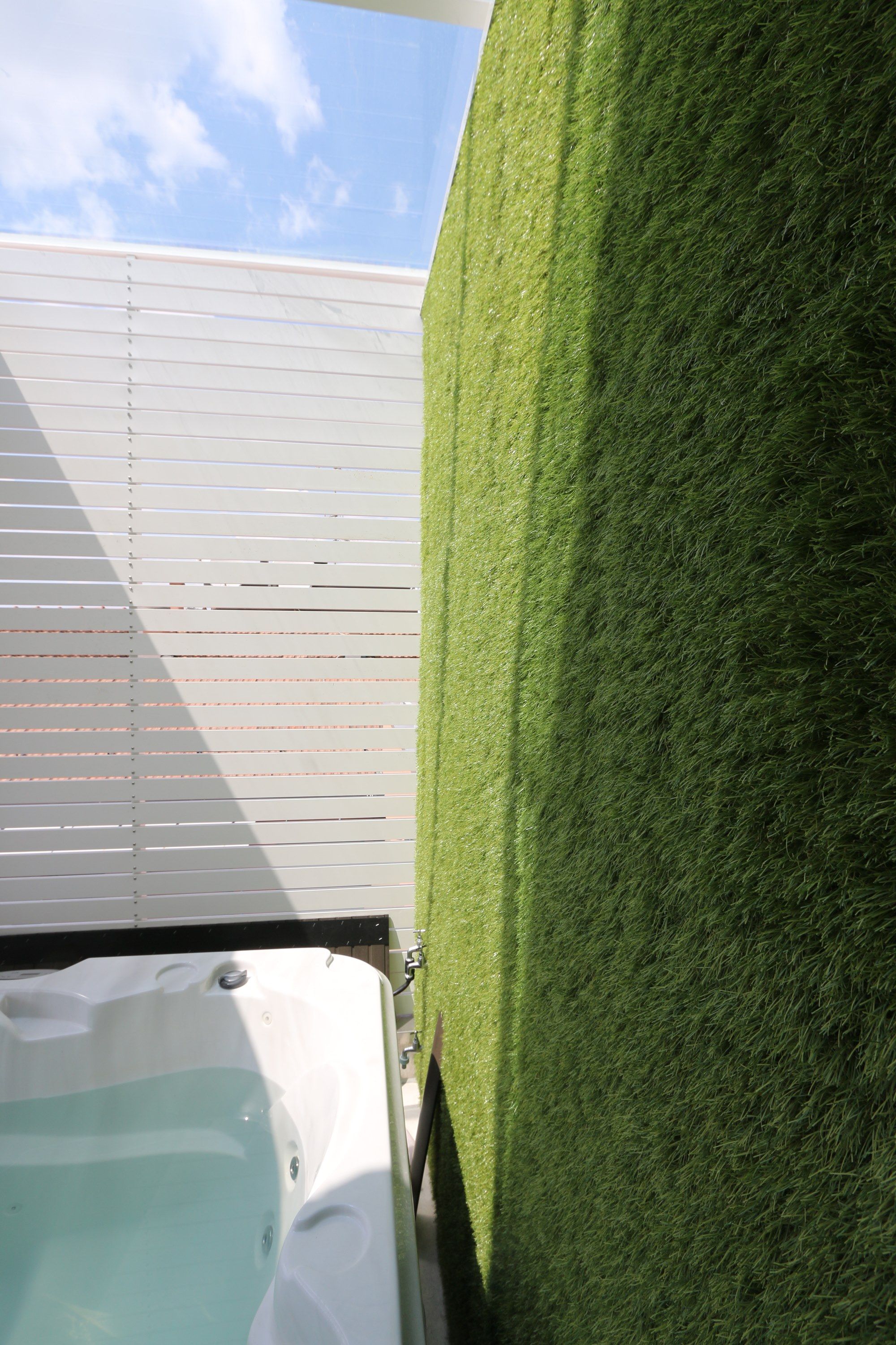 ROOFINGREEN NATURE SIDE by Roofingreen - Facciata ventilata con finitura esterna in erba sintetica - 7