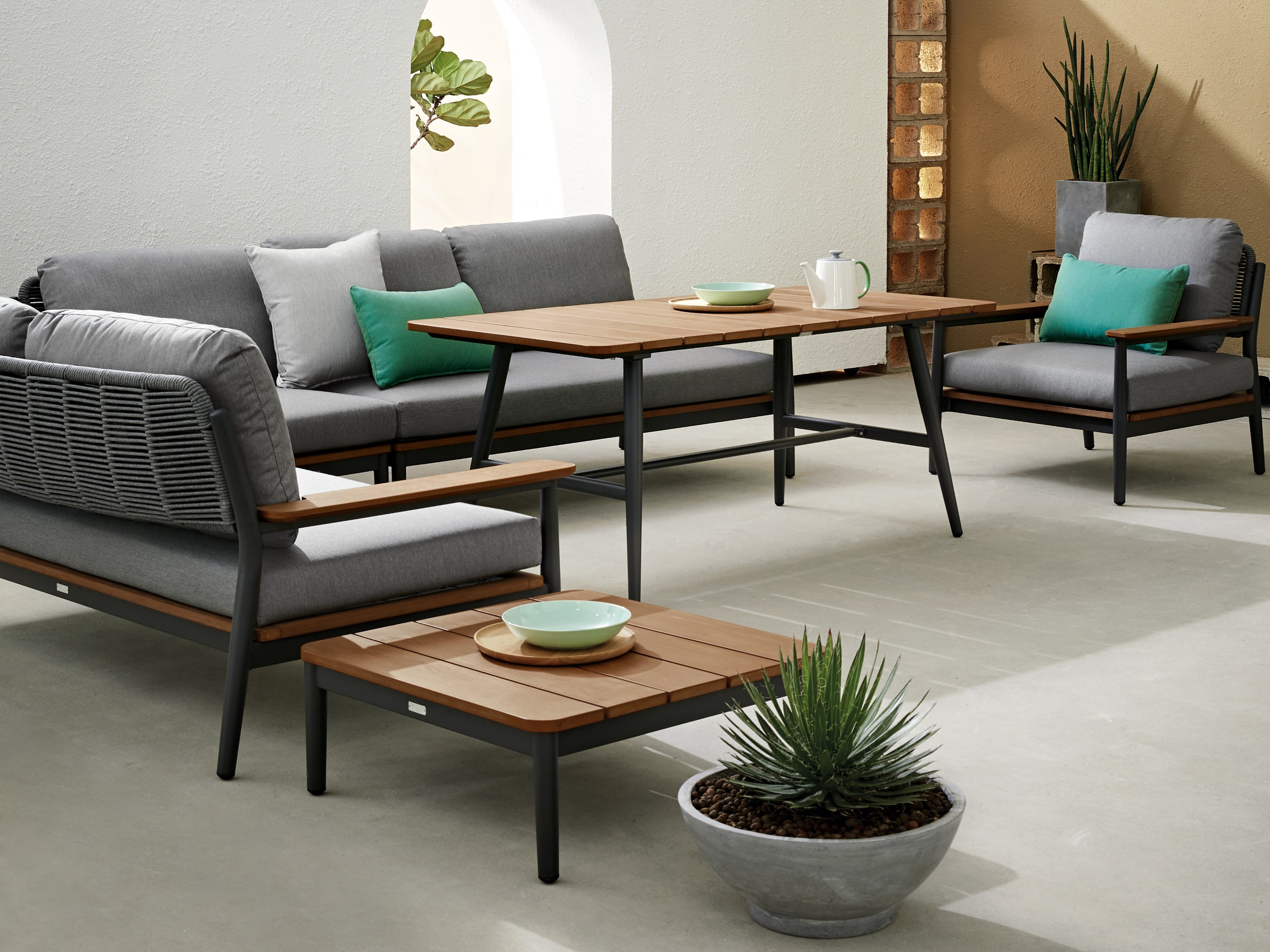 RUGBY 2 seater garden sofa By Kun Design design Kun Qi