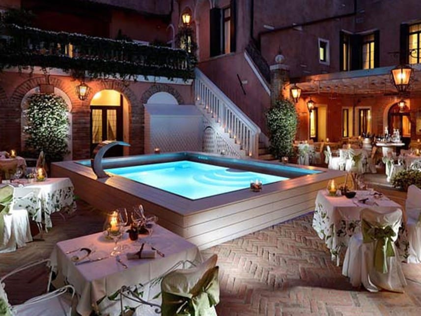 Restaurant swimming pools By BAIRES