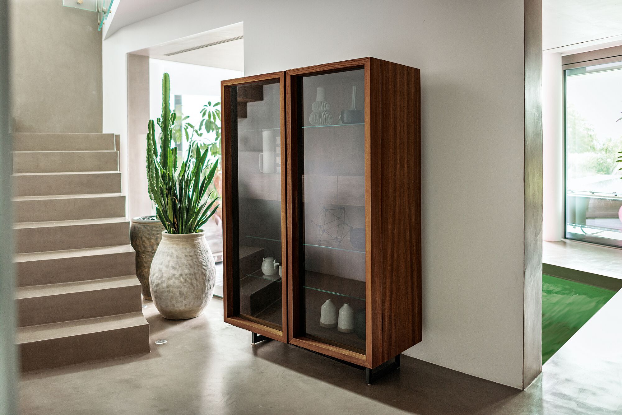 VITREA Vaisselier / vitrine en bois et verre By Riva 1920 | design