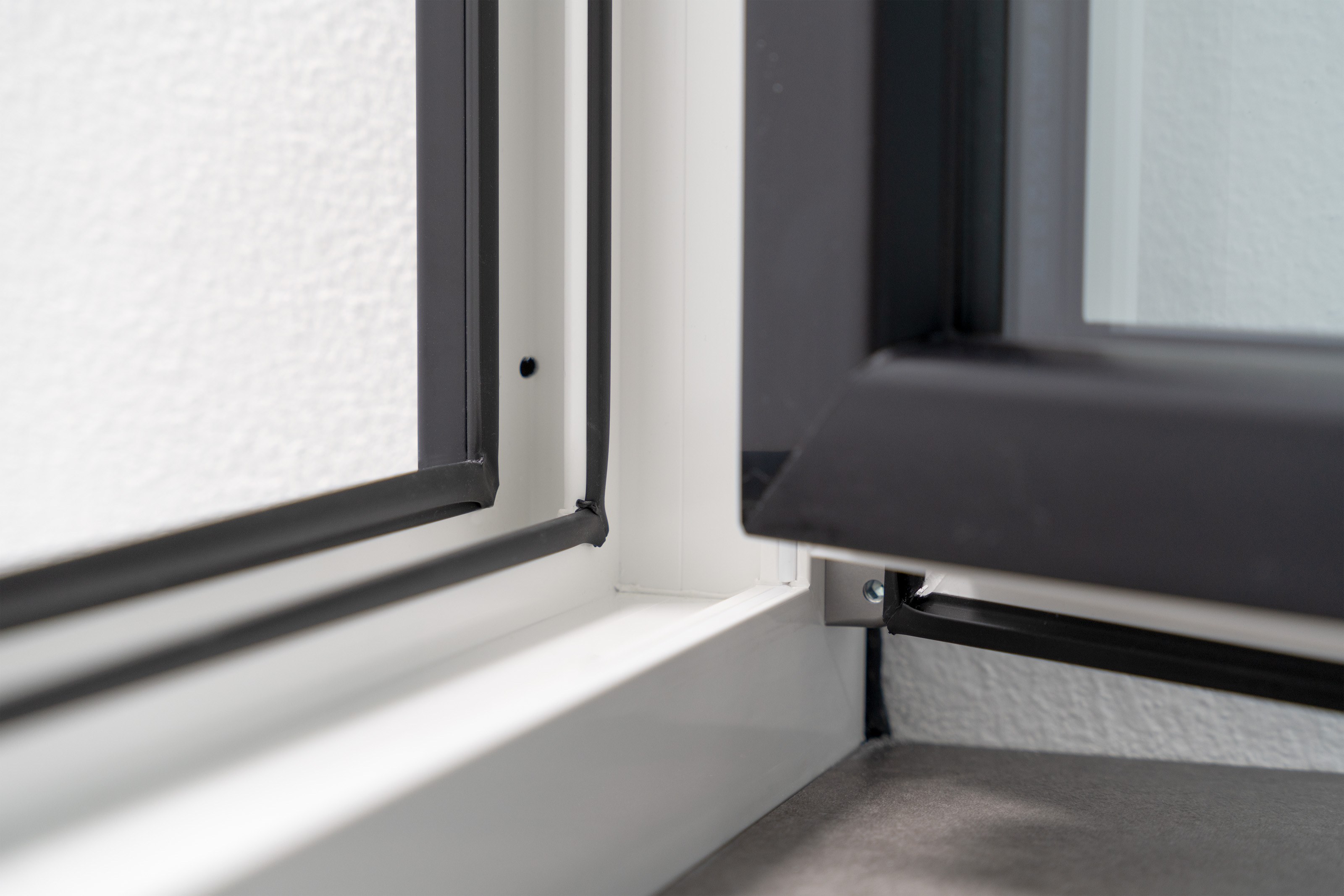 S 9000 PLUS by GEALAN - Finestra a battente in PVC con triplo vetro - 11