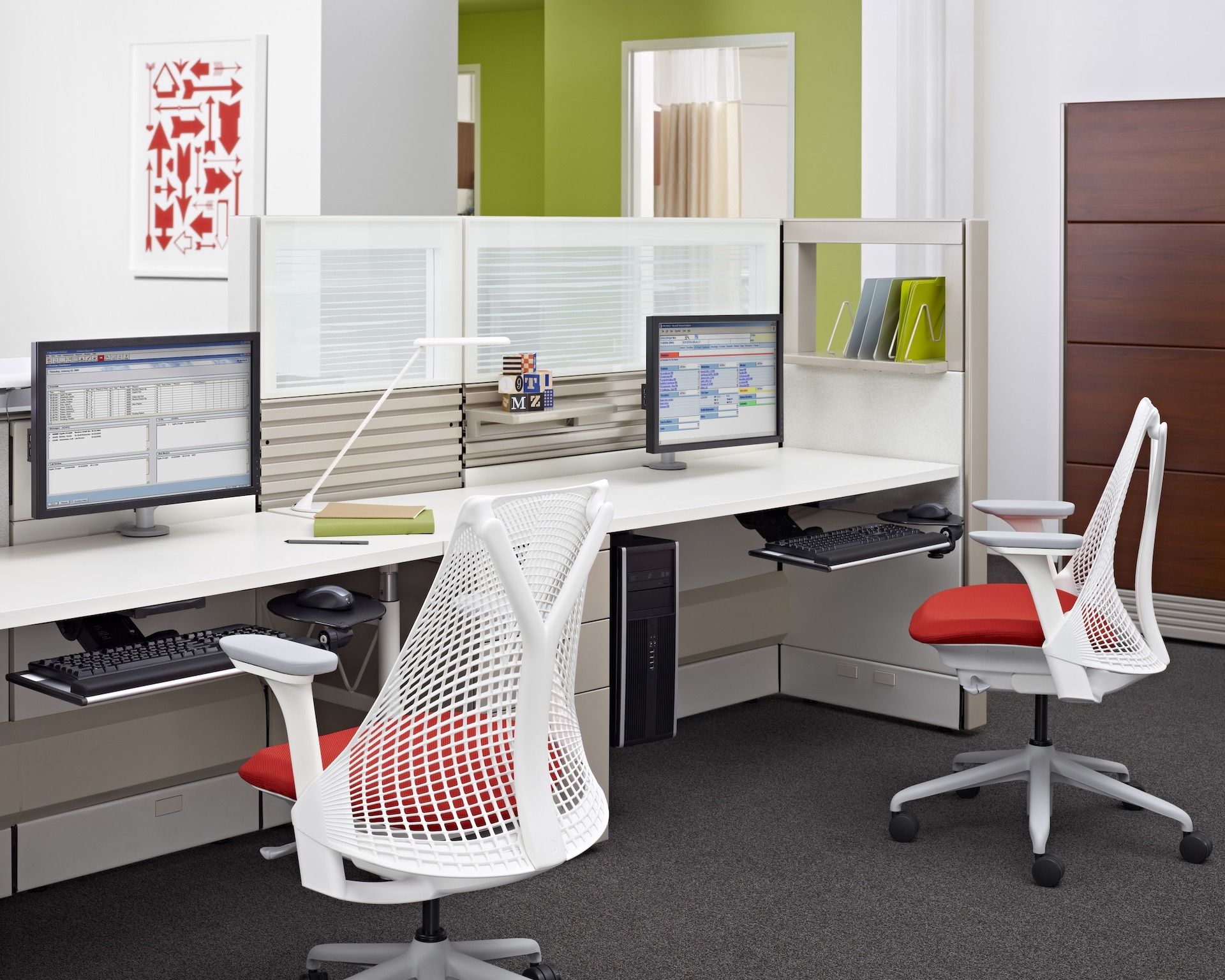 Swivel office chair with 5Spoke base with armrests SAYL Office chair