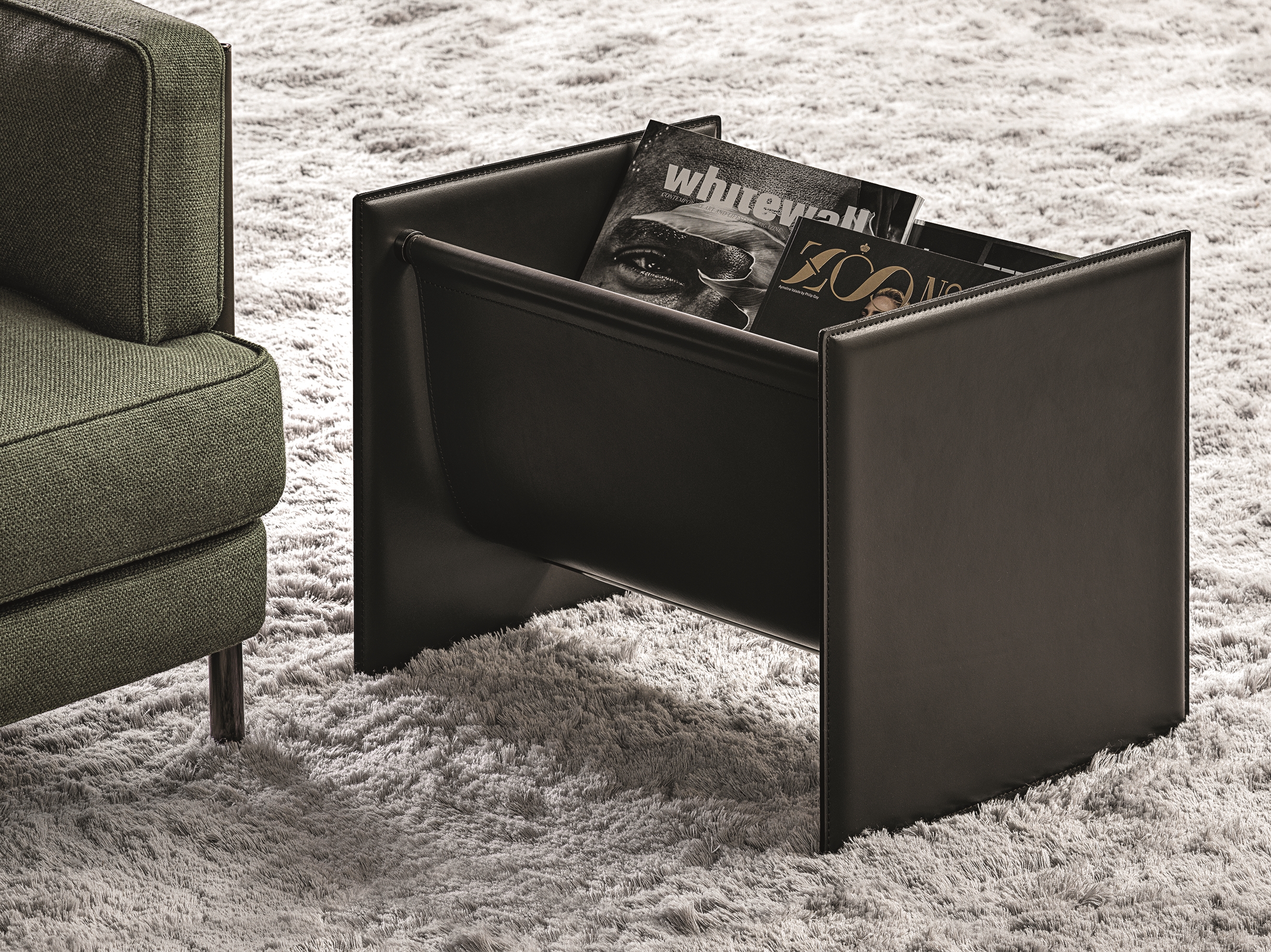 SIDE Magazine rack By Minotti | design Rodolfo Dordoni
