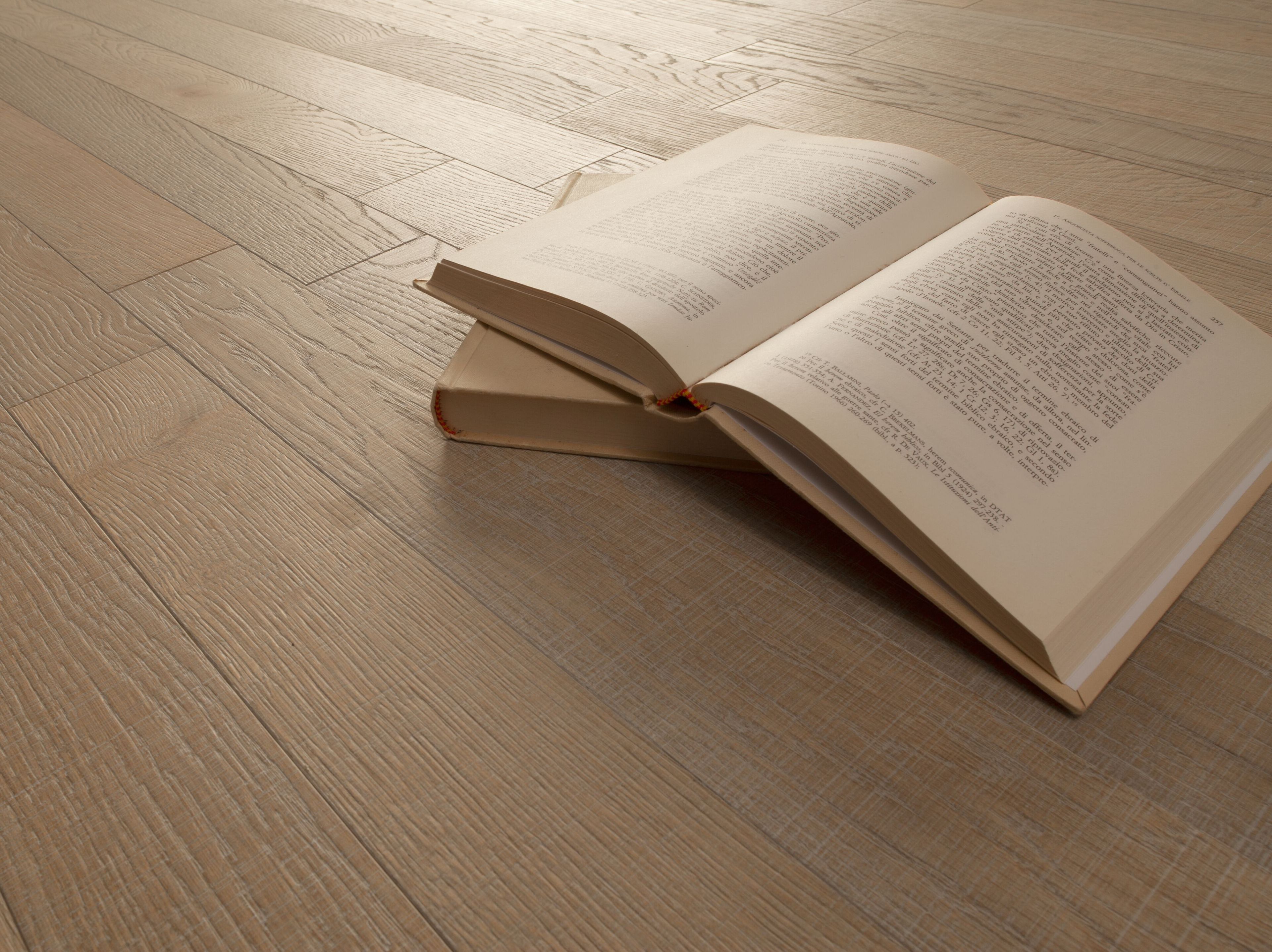 YLES STYLO HARENA by SKEMA - Pavimento in legno