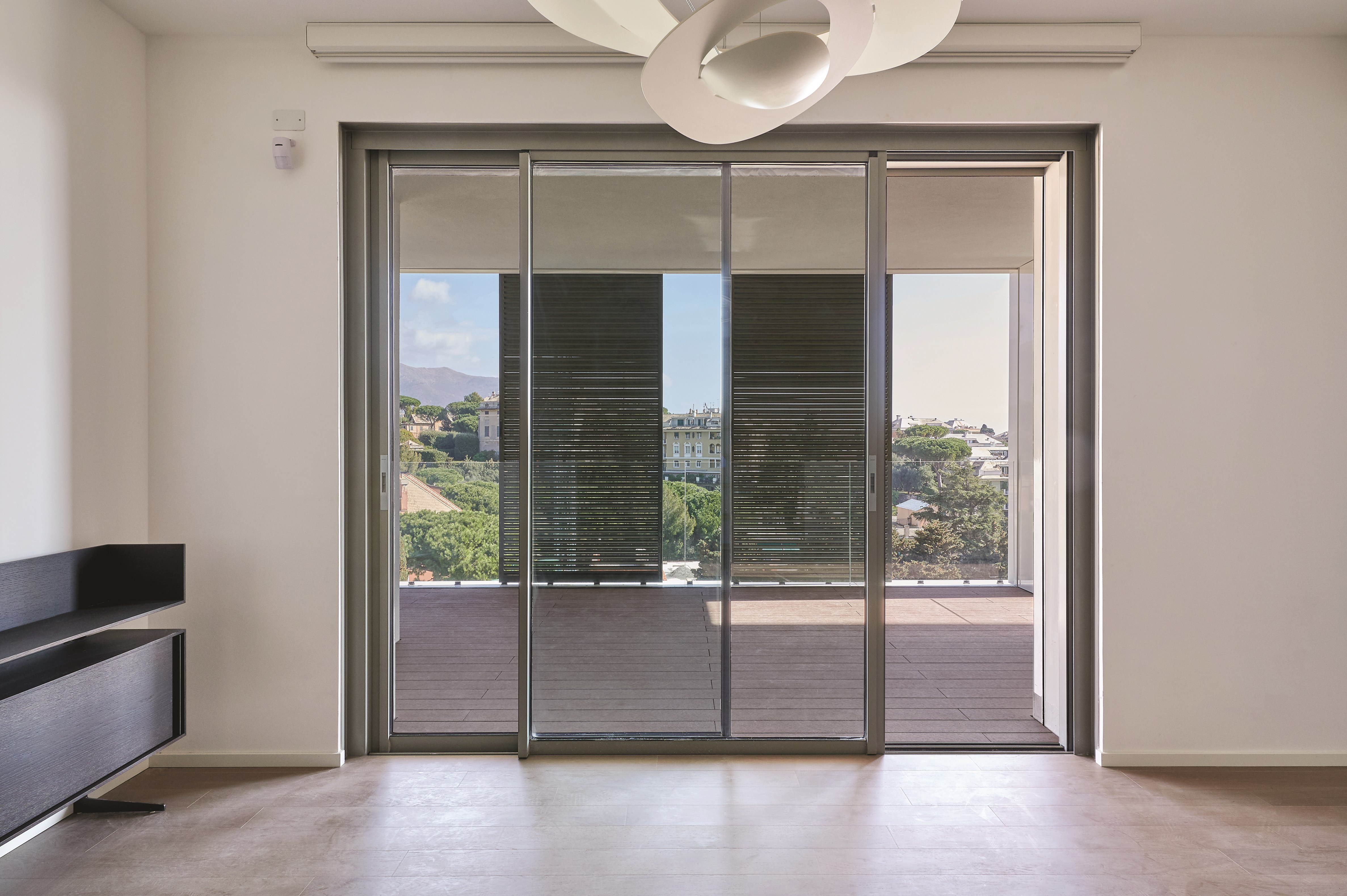 Aluminium double glazed window SLIM PATIO 68 By Reynaers Aluminium