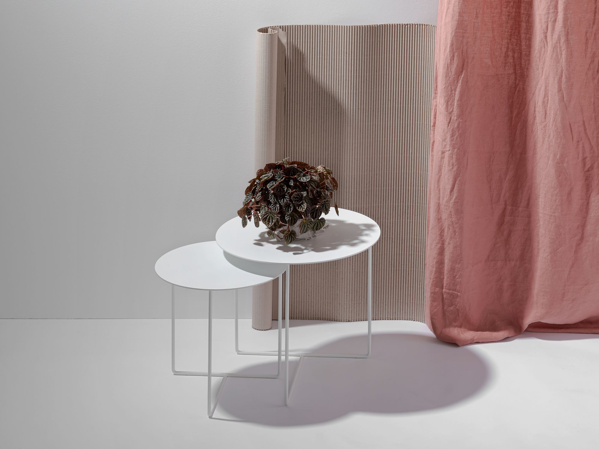 SOLID SIDE TABLE #01 by Weld & co - Tavolino rotondo in lamiera - 18