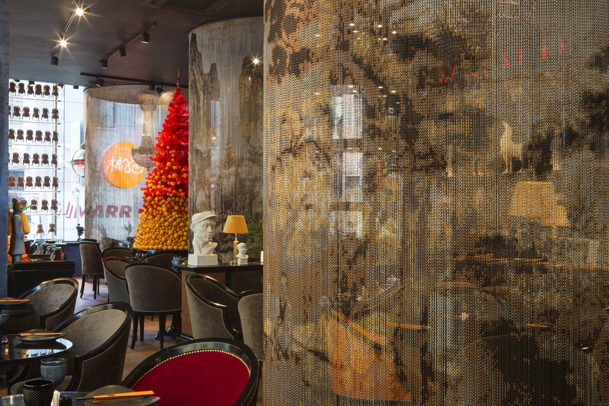 SPACE DIVIDER CURVED RESTAURANT Aluminium chain curtain By Kriskadecor