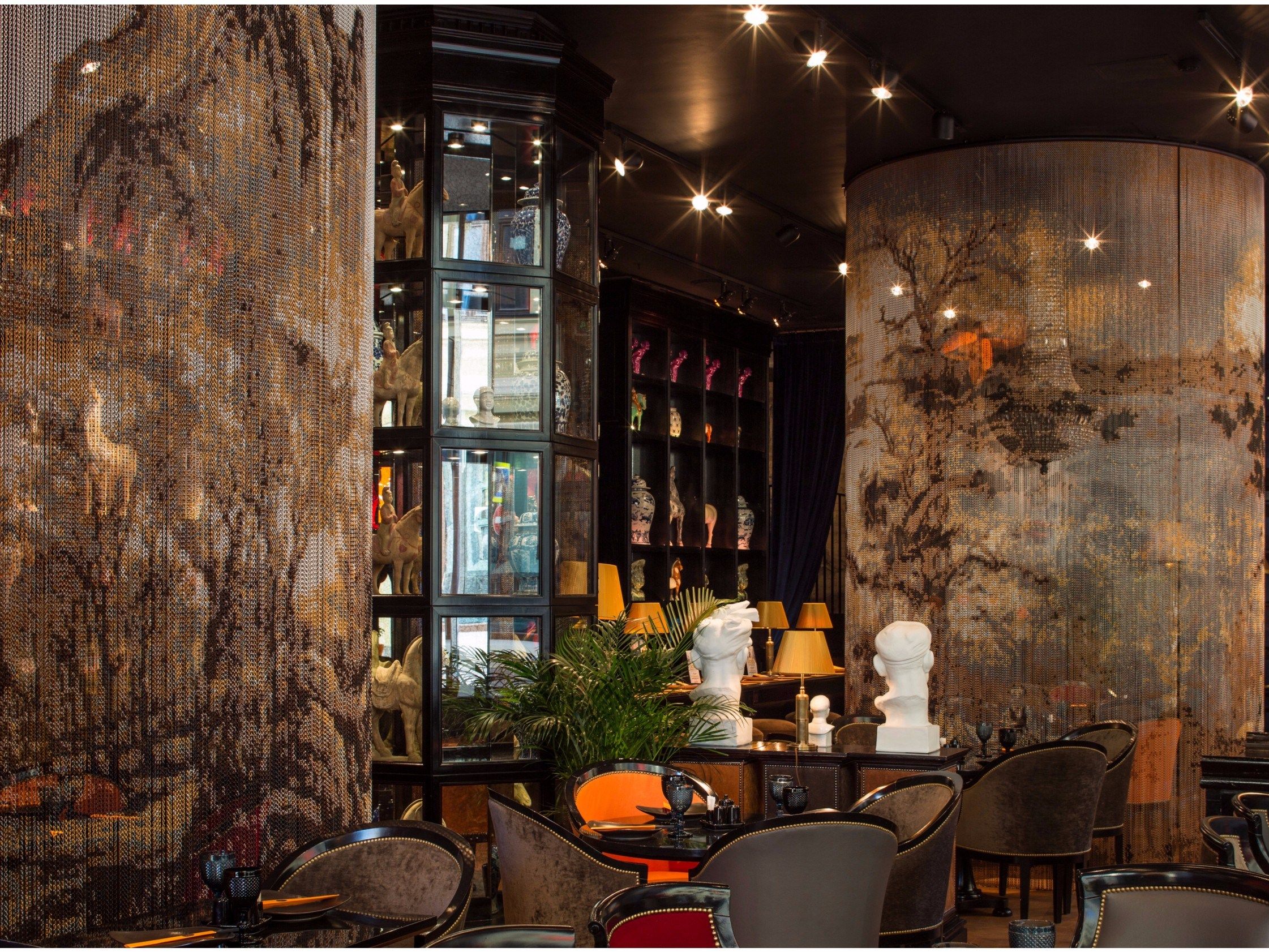 SPACE DIVIDER CURVED RESTAURANT Aluminium chain curtain By Kriskadecor