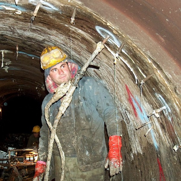 SYNTECH HAG ECO by Azichem - Resina poliuretanica idroespansiva iniettabile - 3