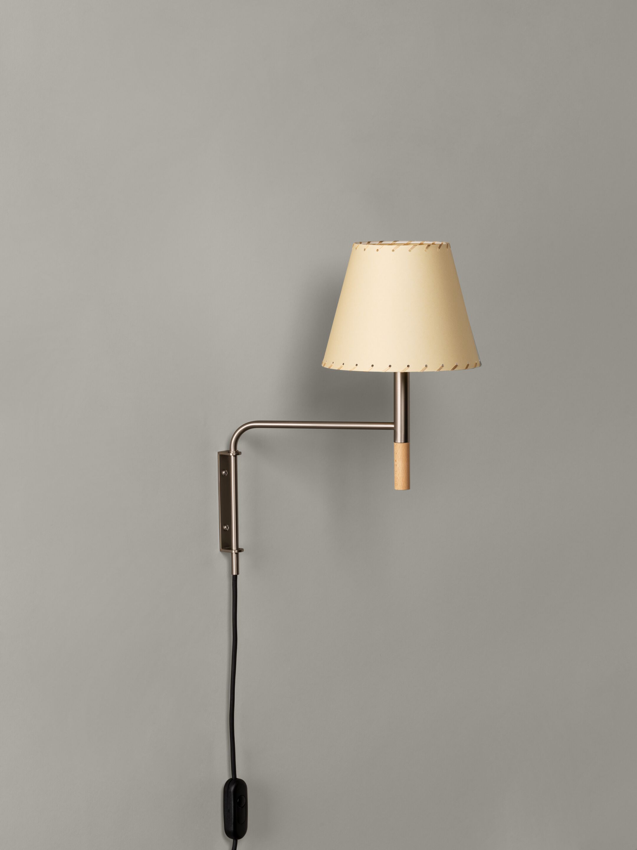 BC1 Adjustable wall lamp By Santa & Cole