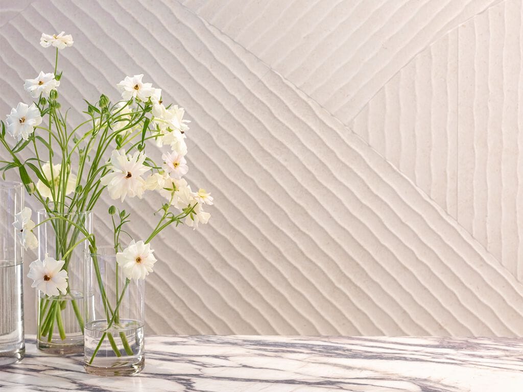 CREMA NEVE - RILIEVO VELO by Sapienstone - Rivestimento in gres porcellanato effetto pietra