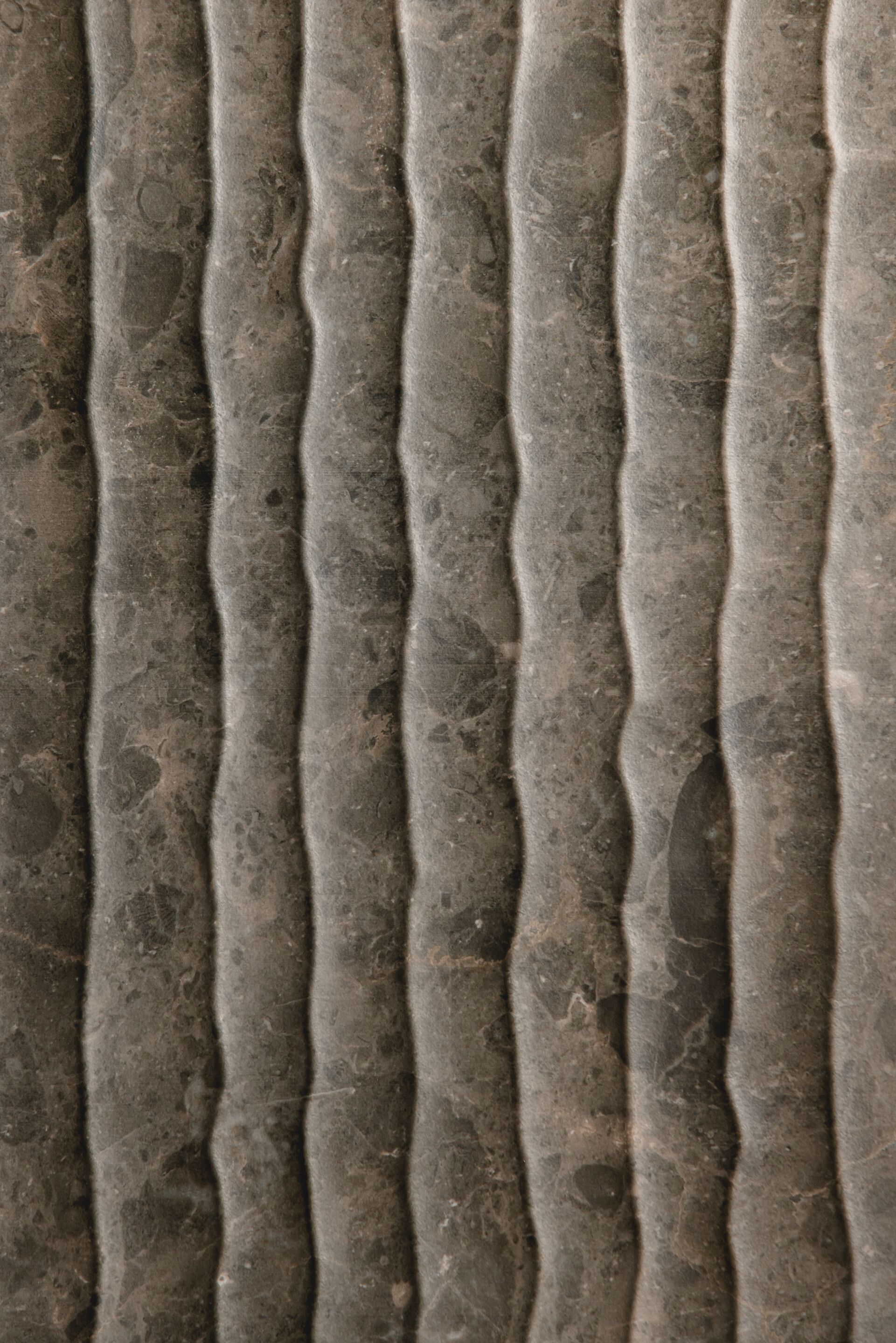 GRIGIO SAVELLI - RILIEVO VELO by Sapienstone - Rivestimento in gres porcellanato effetto pietra - 2