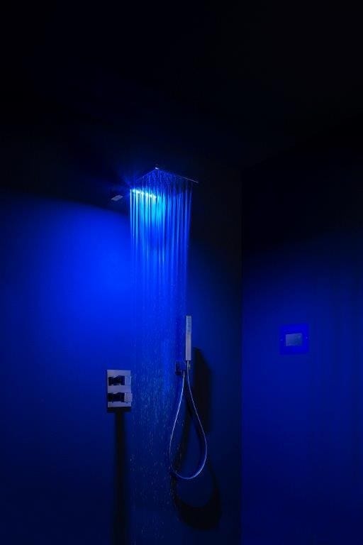 Soffione doccia con cromoterapia by Tender rain - Soffione doccia a LED da incasso a pioggia in metallo - 4