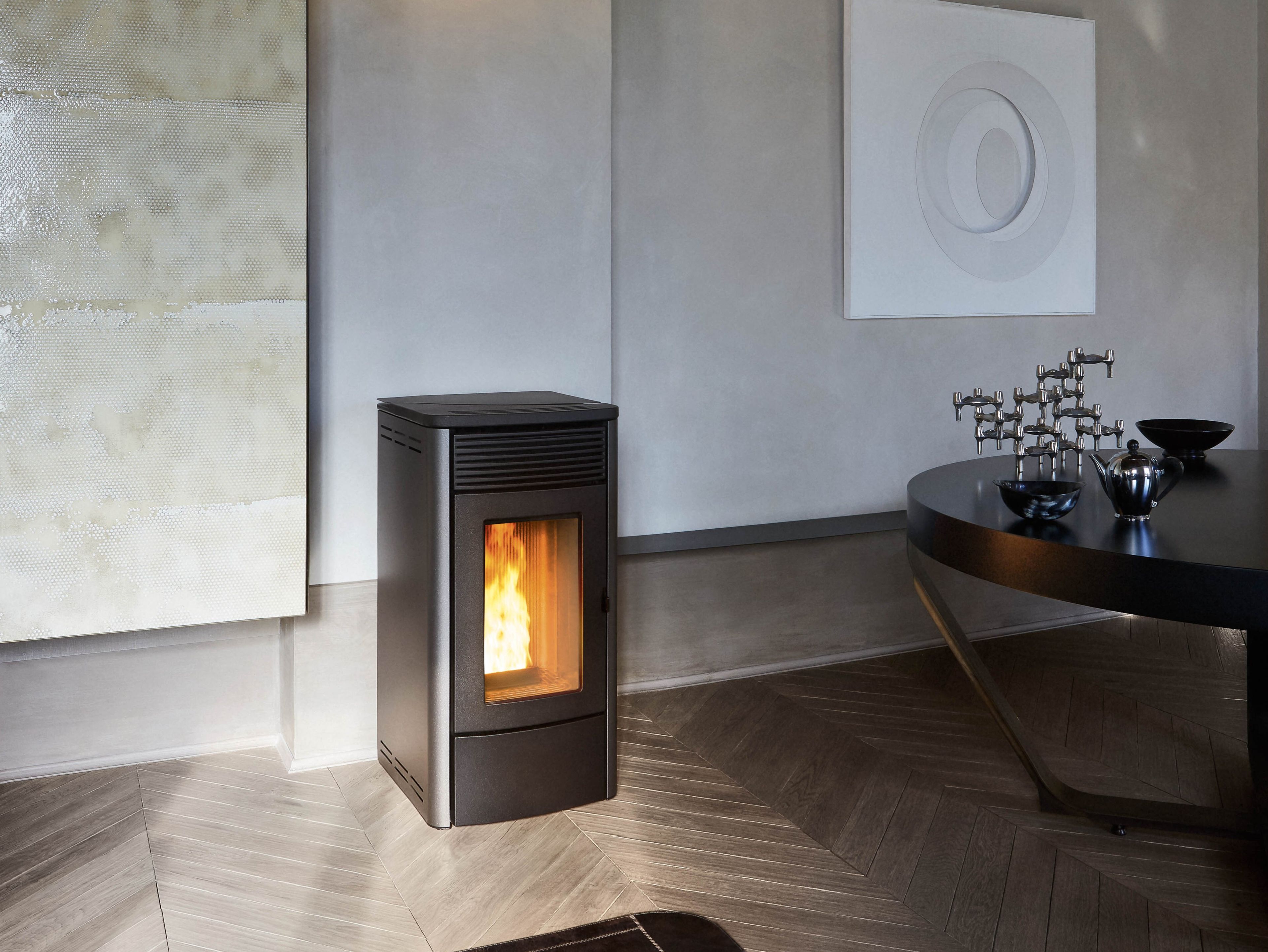 TECLA by MCZ - Stufa a pellet ventilata a struttura stagna