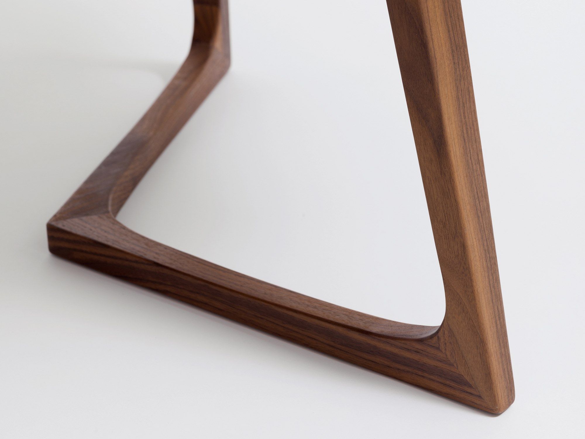 TWIST Round table By ZEITRAUM design Formstelle