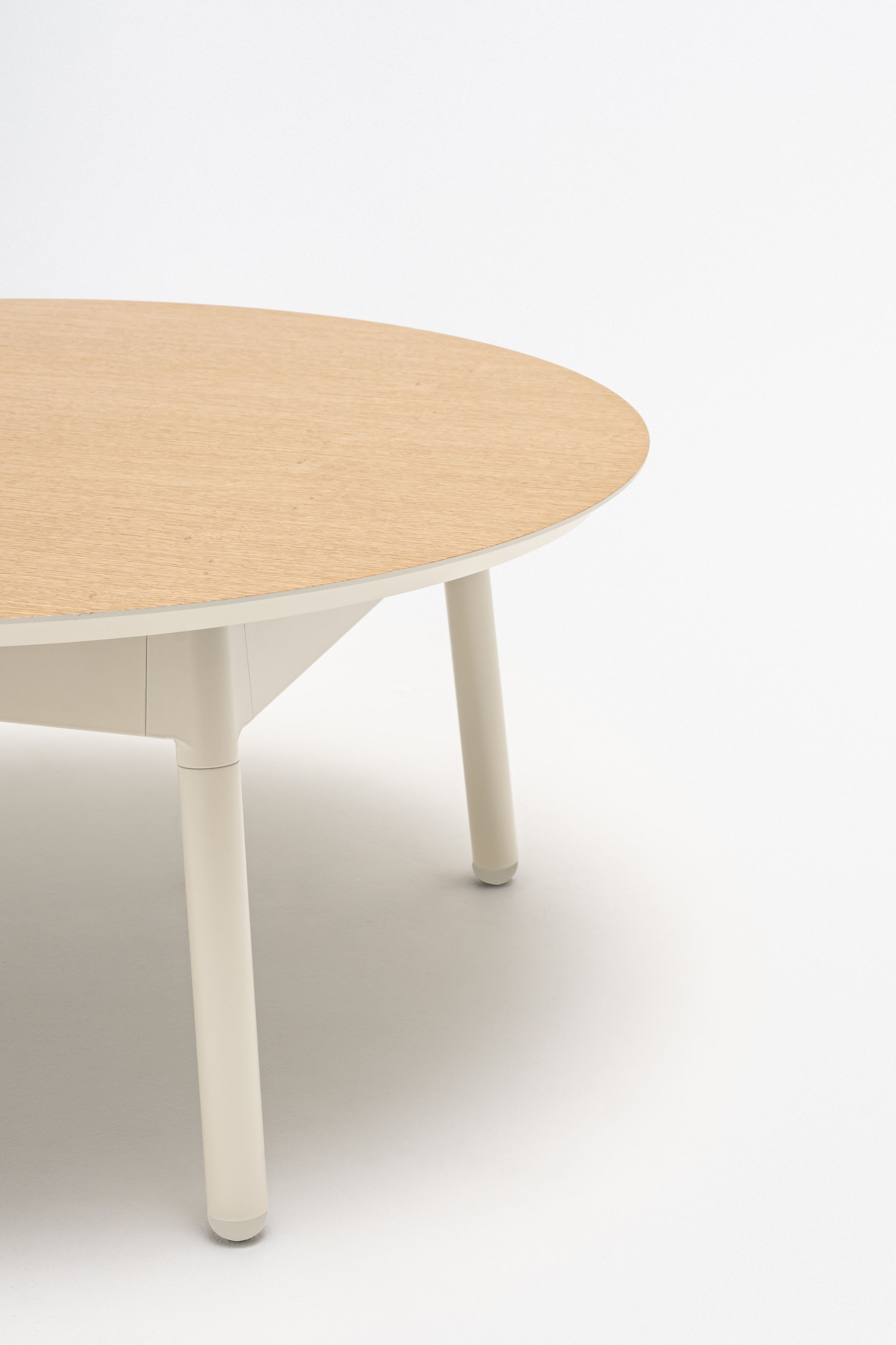 UNIT Round wood veneer coffee table By MDD design Dirk Winkel