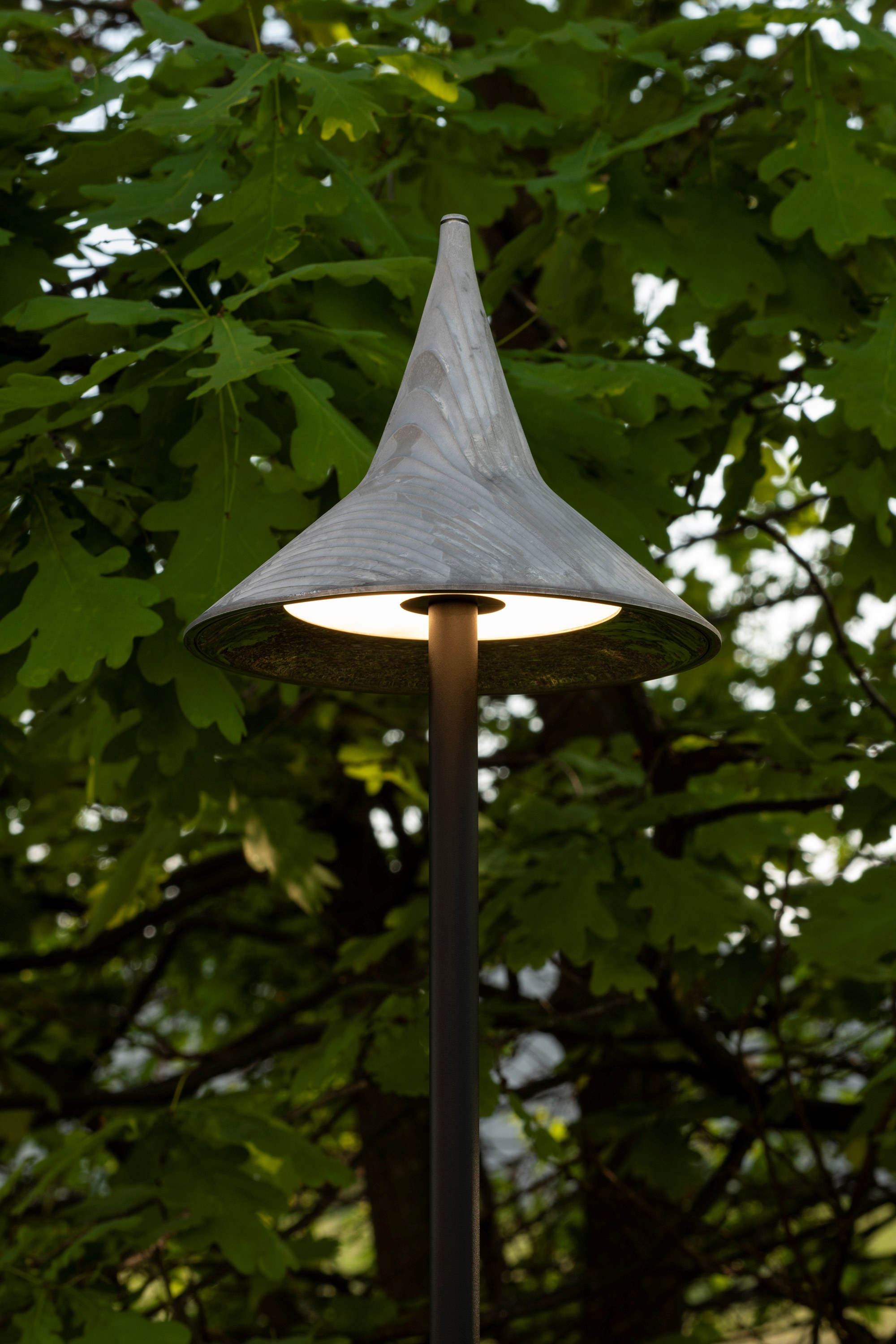 UNTERLINDEN OUTDOOR 庭院立灯 By Artemide | design Herzog & de Meuron