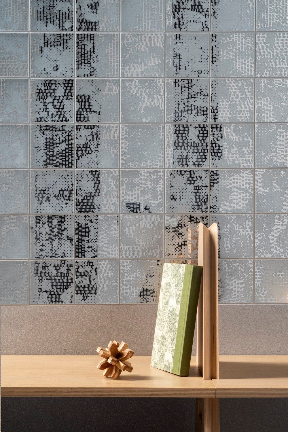 Mirrored glass wall tiles VEDONONVEDO By DECORATORI BASSANESI design