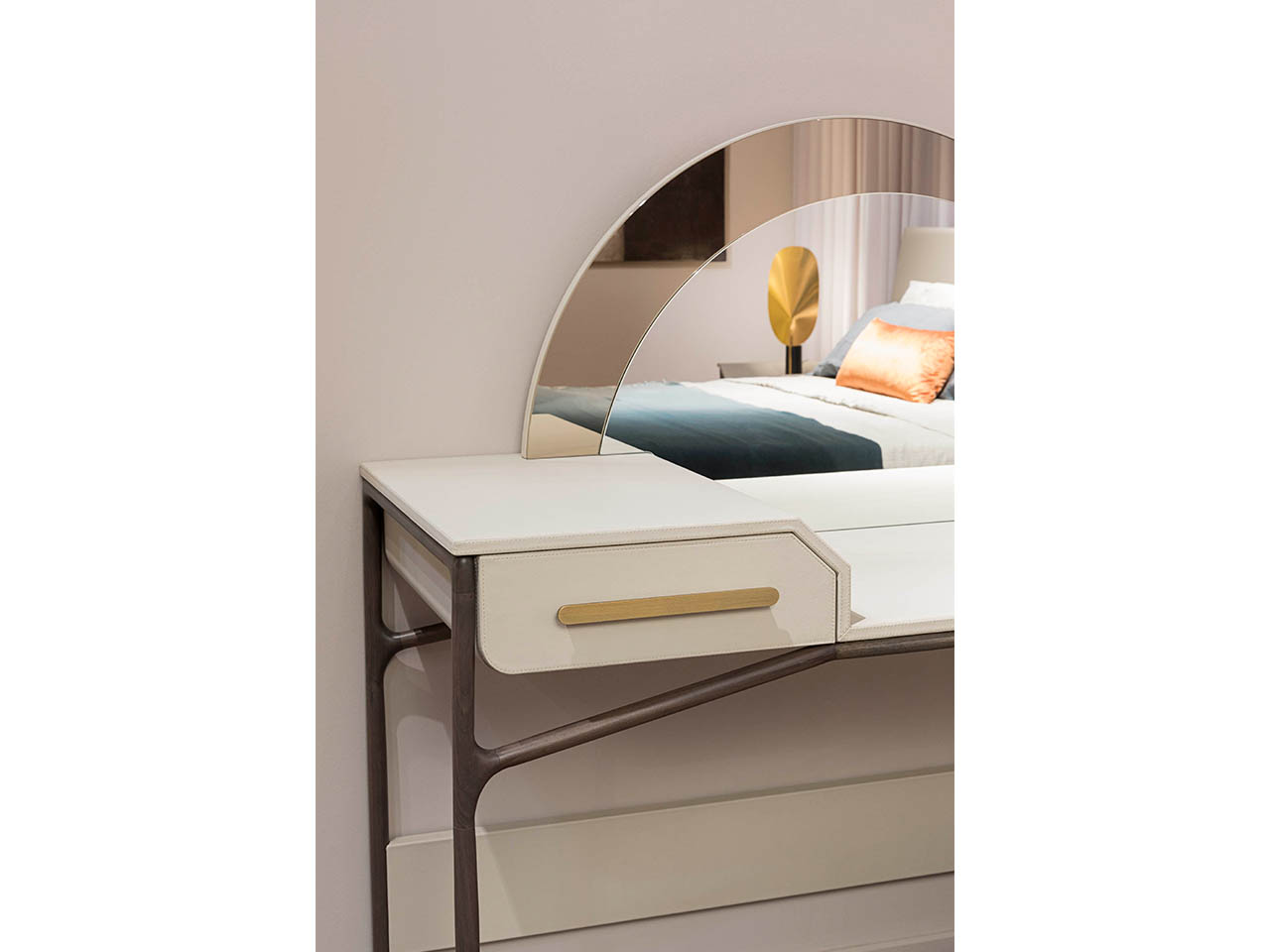 VINE | Dressing table By Turri design Jiang Feng