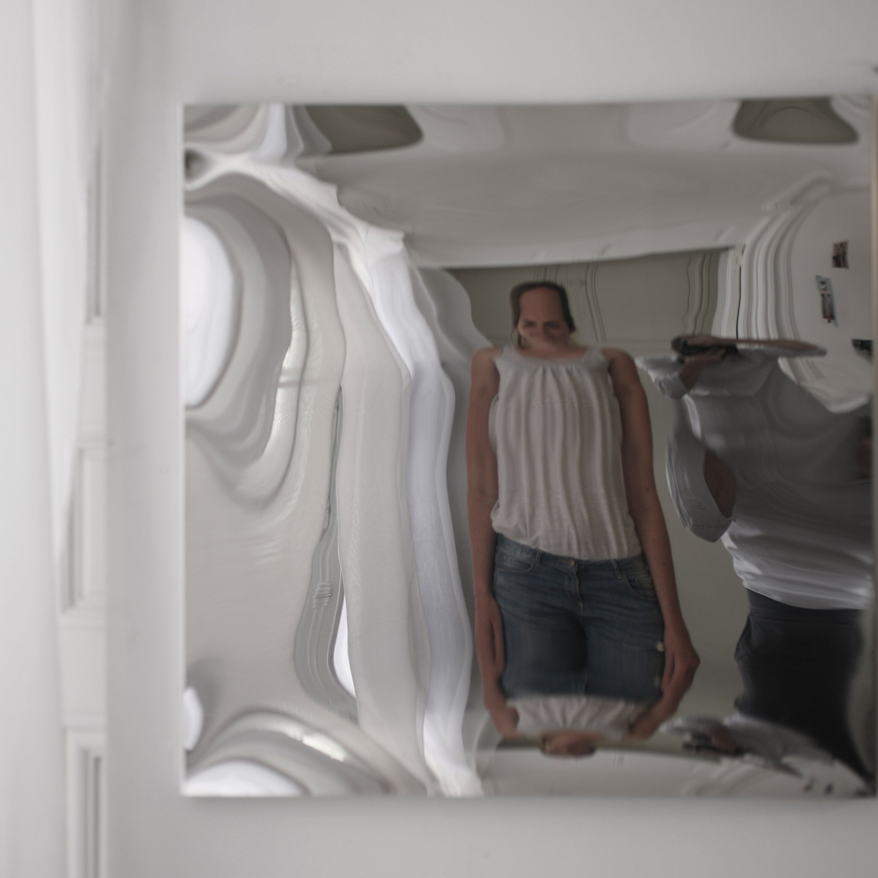 DISTORTING MIRROR 94x94 by VIDAME EDITIONS - Specchio deformante quadrato - 6