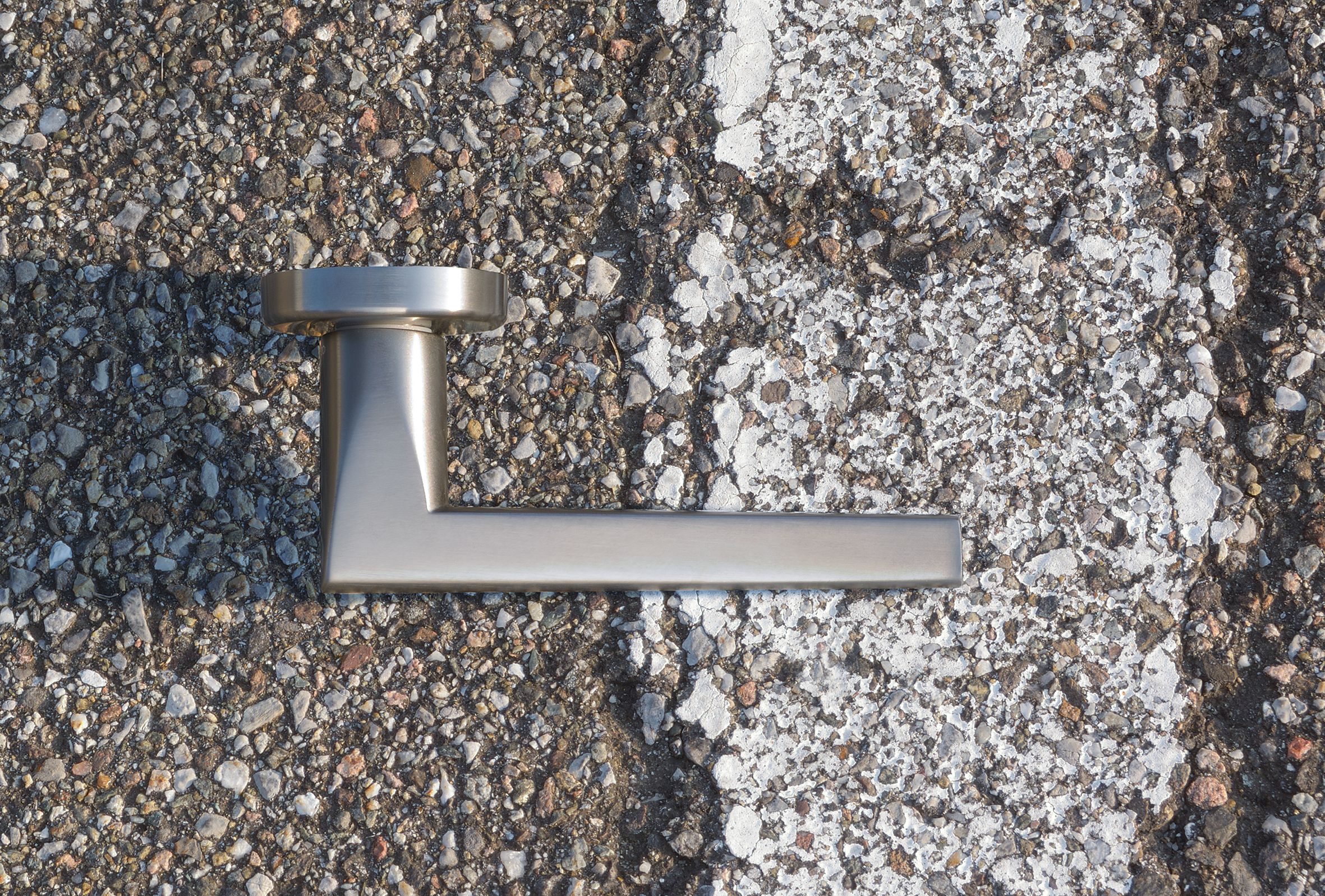 PILOT | Maniglia by Ento - Maniglia in ottone su rosetta - 5