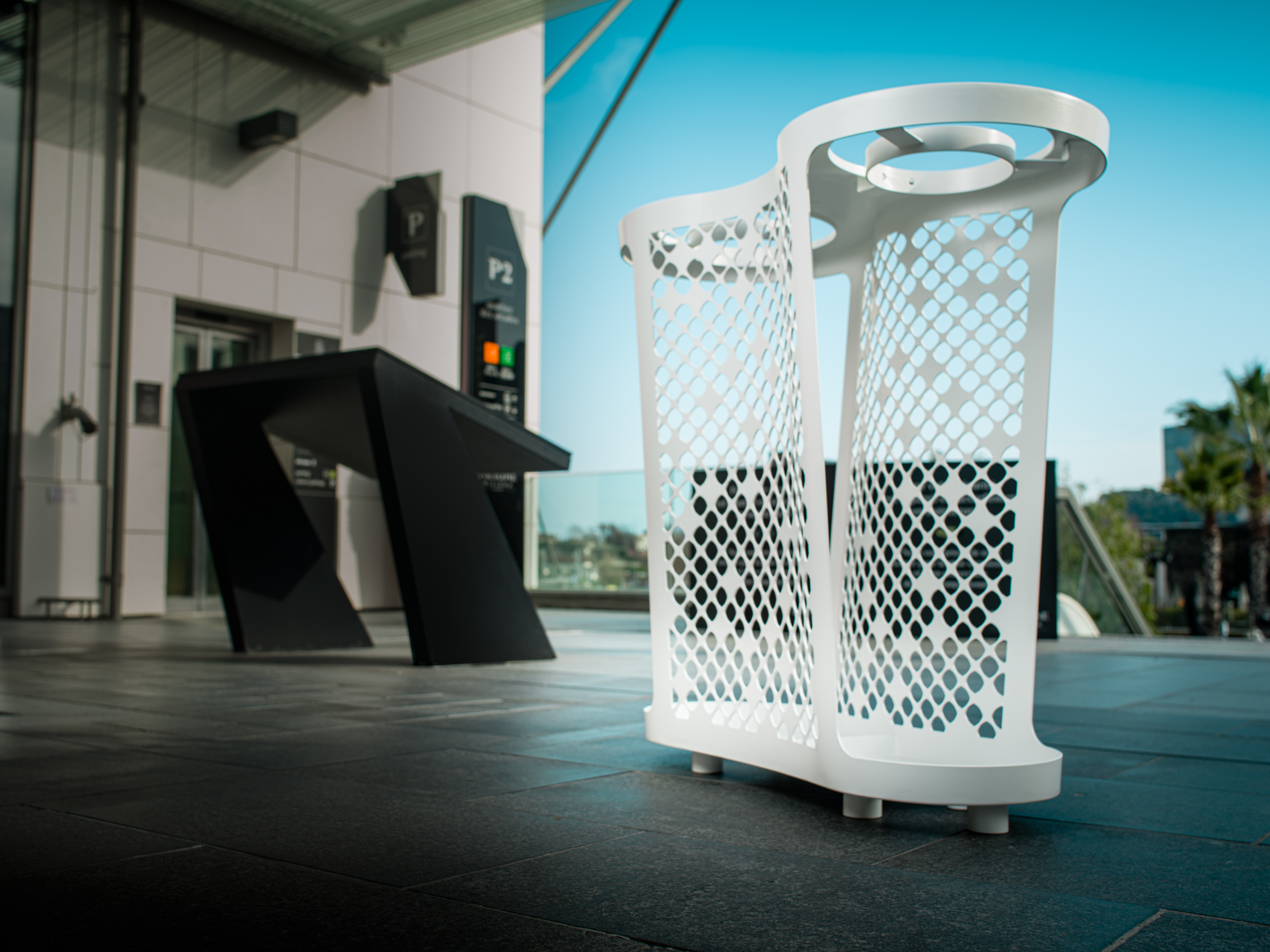Poubelle Acier Inoxydable 17L (4.5 Gallons) - Intérieur/extérieur, Pieds Anti-dérapants