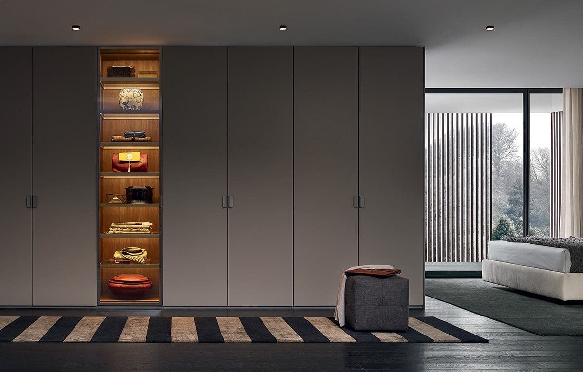 FITTED Lacquered wardrobe By poliform