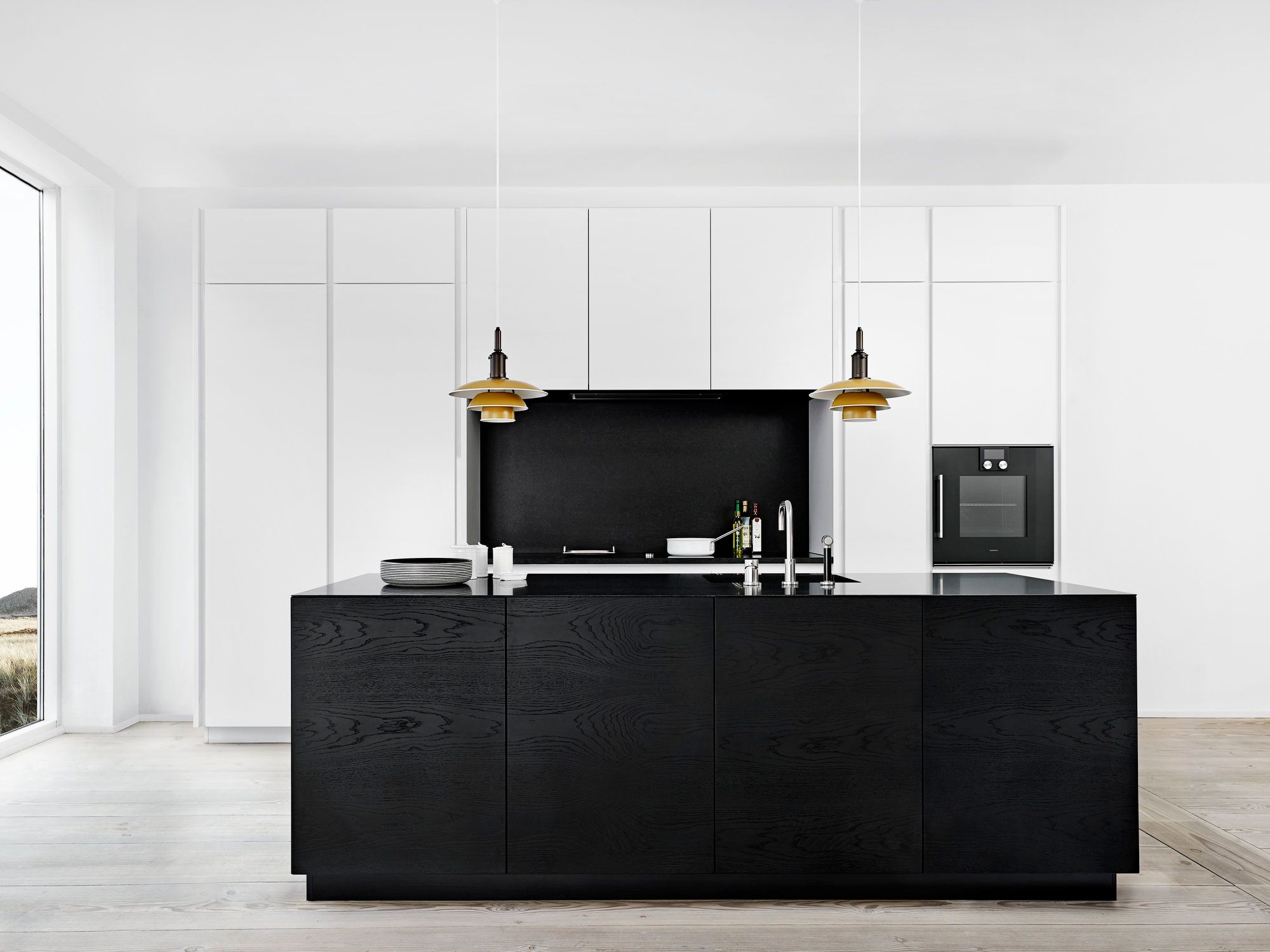 FORM 45 - BLACK OAK Solid wood kitchen with push to open doors By ...