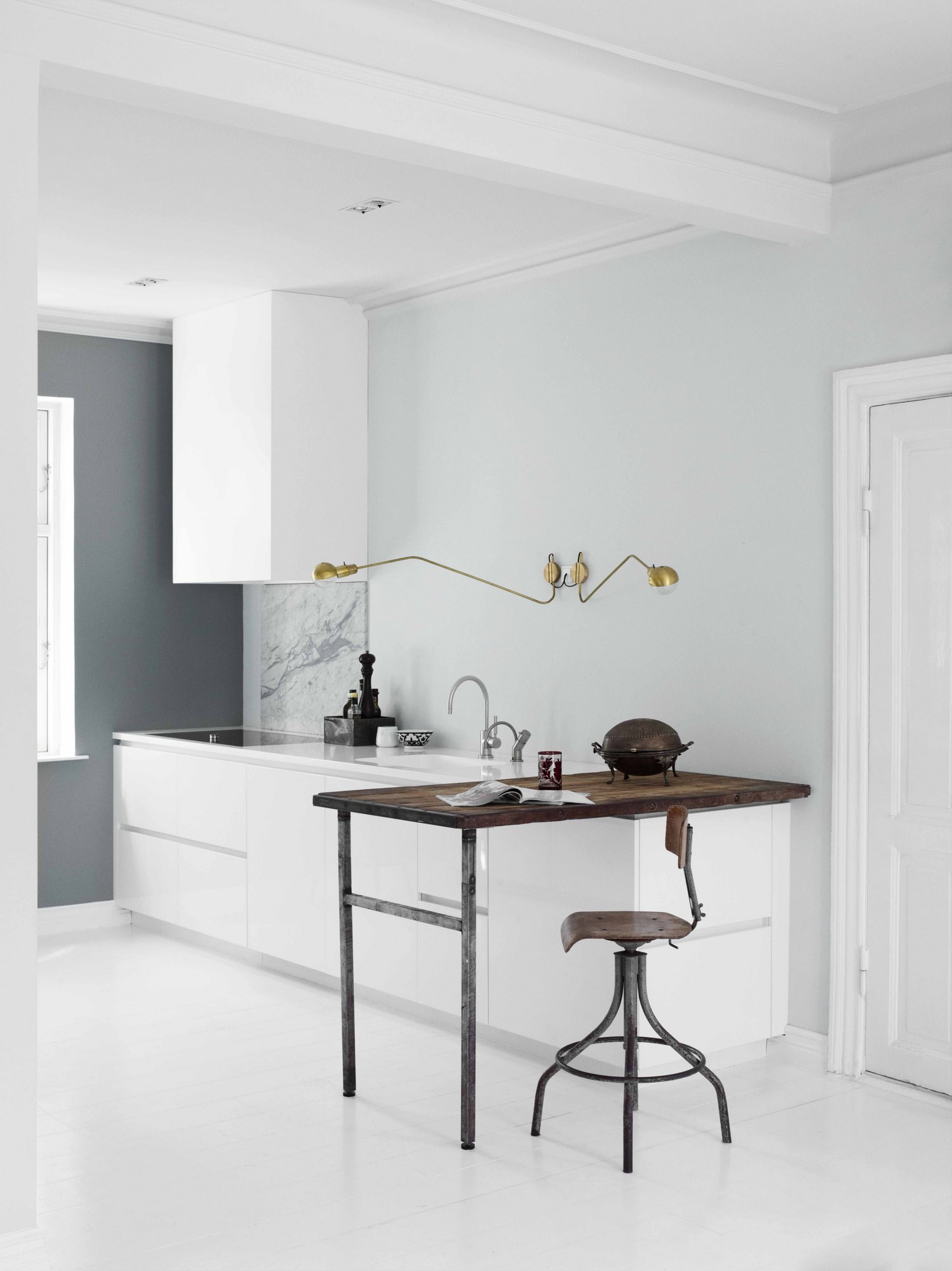 FORM 6 Linear solid wood kitchen without handles By Multiform