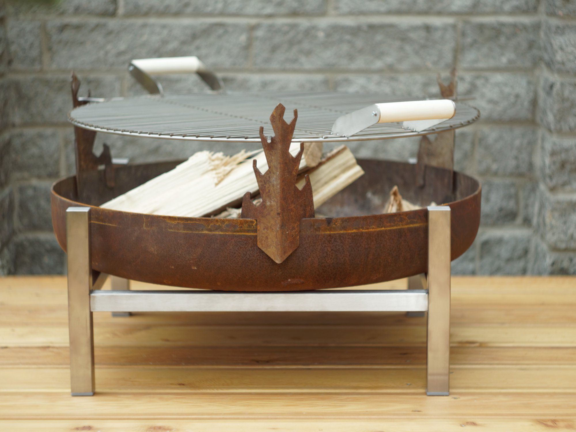 Stainless steel grates with wood handles HANGING BBQ By Arpe studio