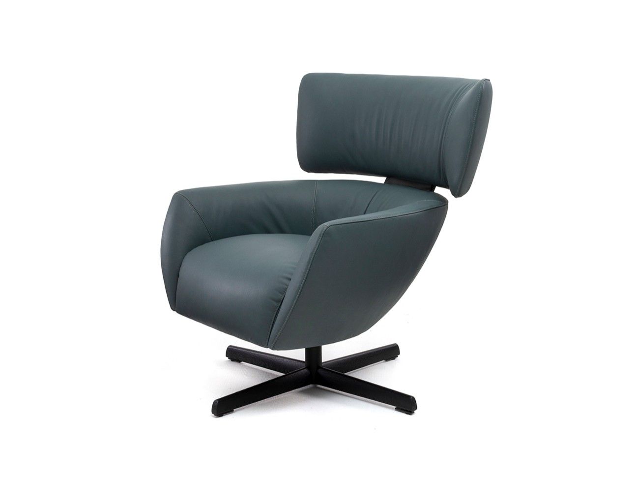 Leather armchair Collection By Montis design Gijs Papavoine