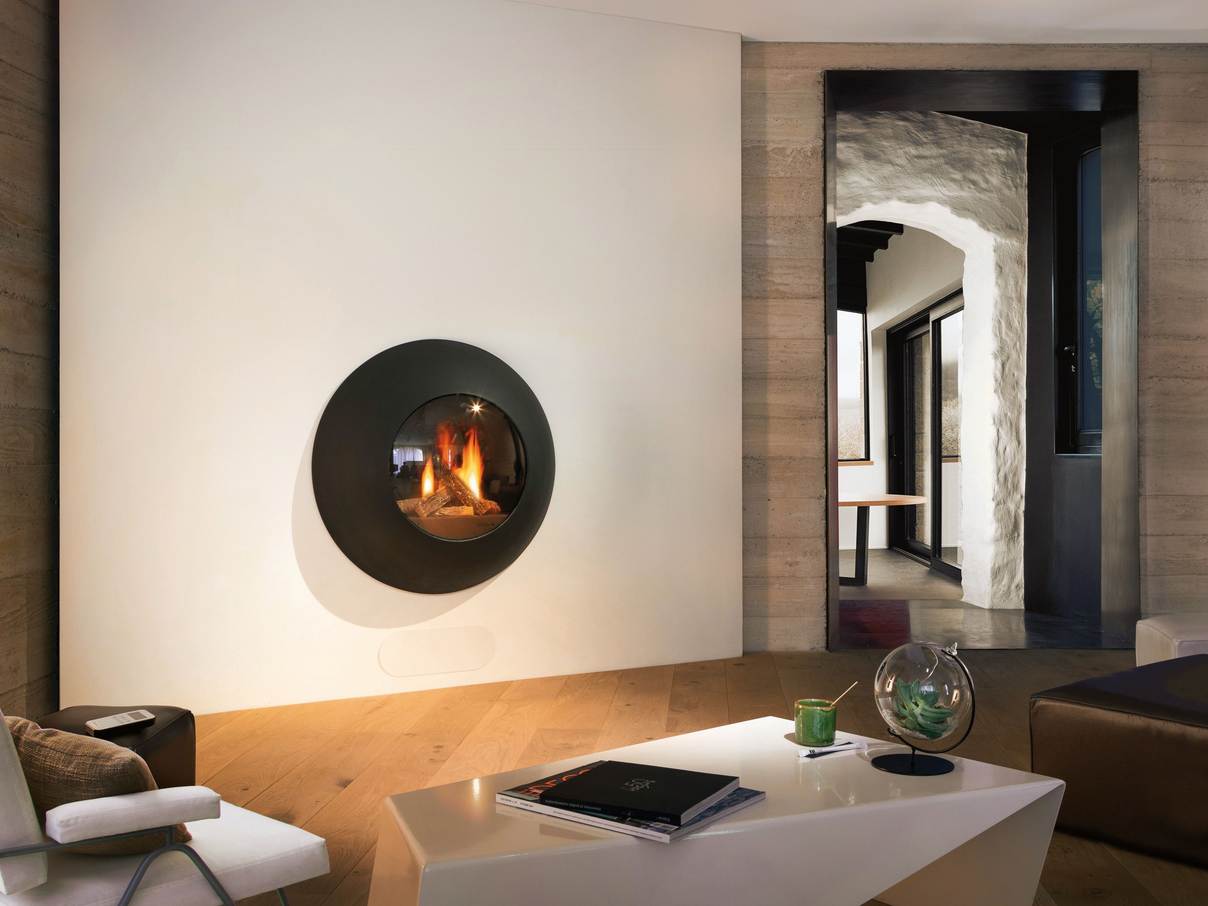 Gas wallmounted fireplace with panoramic glass LENSFOCUS By Focus creation