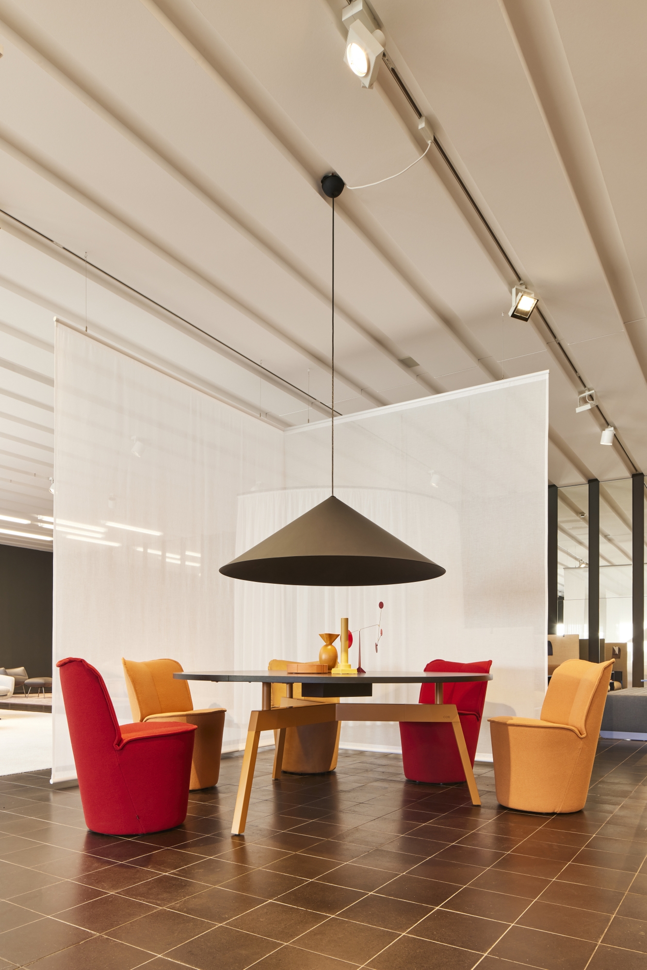 LEVEL SYSTEM | Round meeting table Round HPL meeting table By COR ...