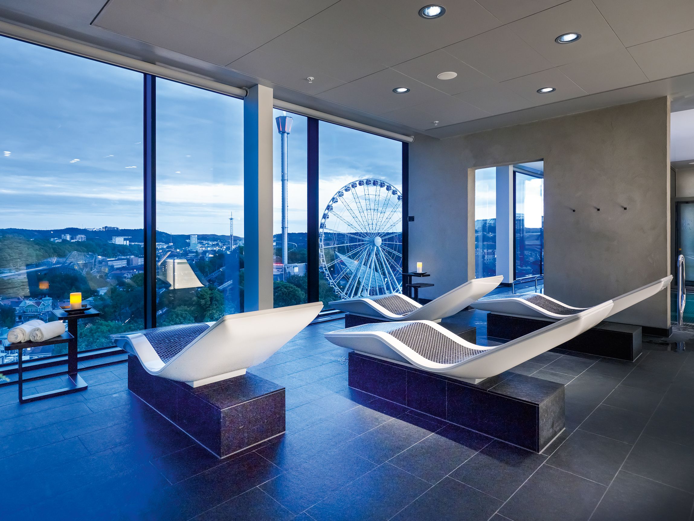 LINEA Spa bed Heated spa bed By KLAFS