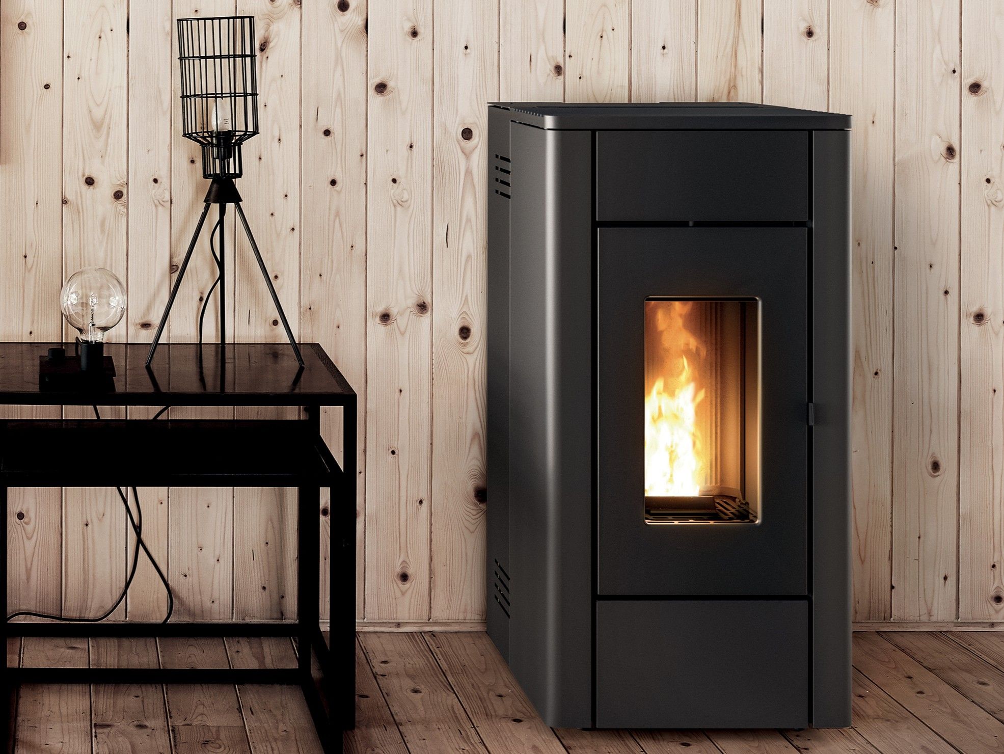 MAY by MCZ - Stufa a pellet ventilata a struttura stagna