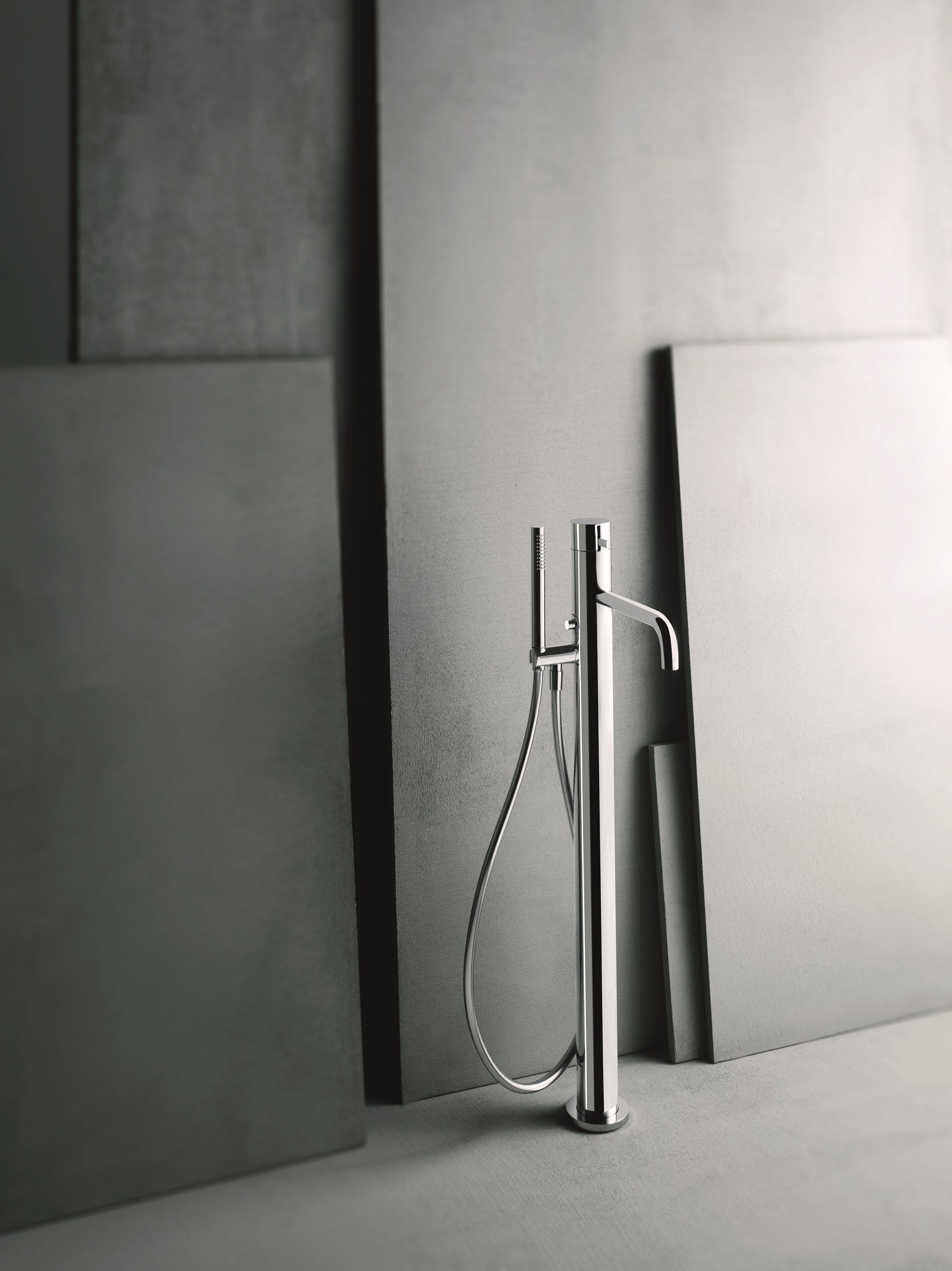 AF/21 by ABOUTWATER - Miscelatore per vasca da terra con doccetta - 2