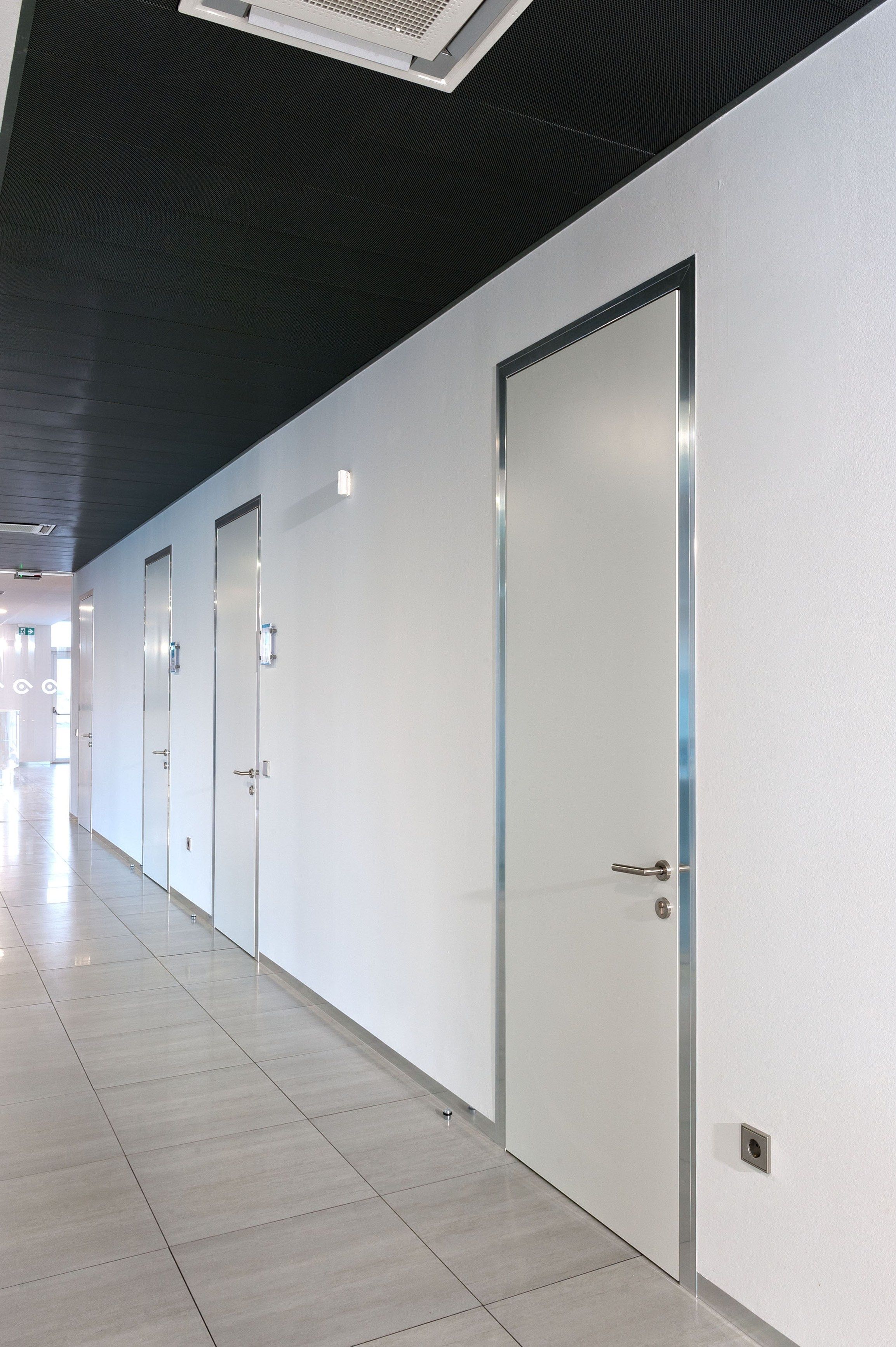 PROSKIRTING FLAT by PROGRESS PROFILES - Battiscopa in alluminio - 2