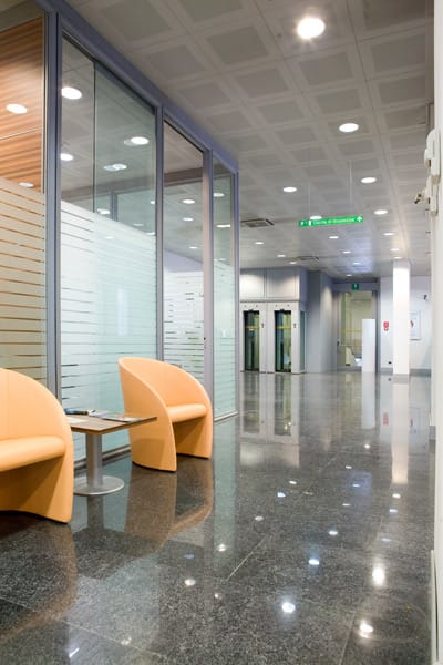 Parete mobile per ufficio by QUARTIERI LUIGI - Parete mobile in alluminio e vetro per ufficio - 6