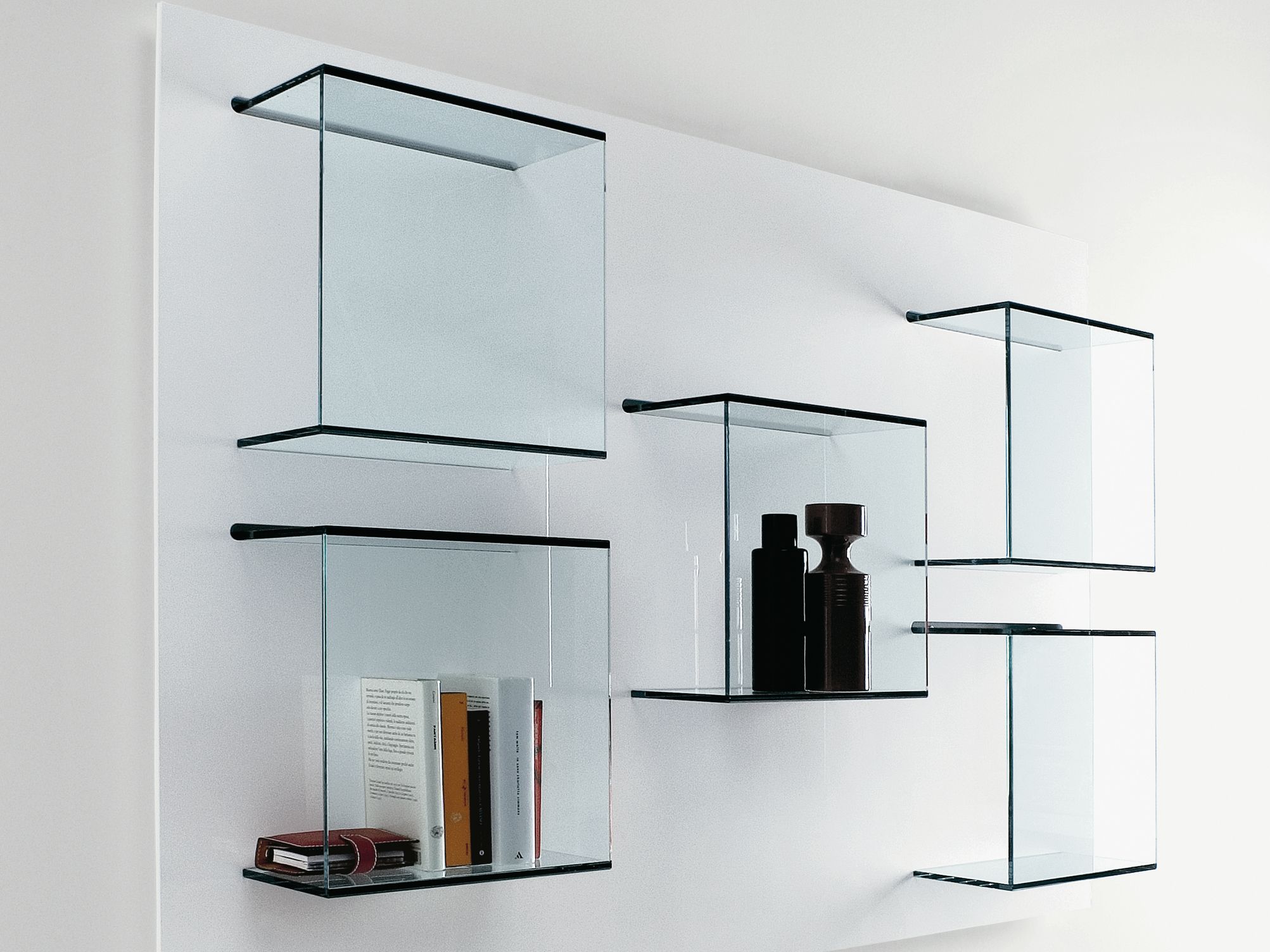 Wallmounted glass bookcase DAZIBAO By Tonelli Design design EG+AV