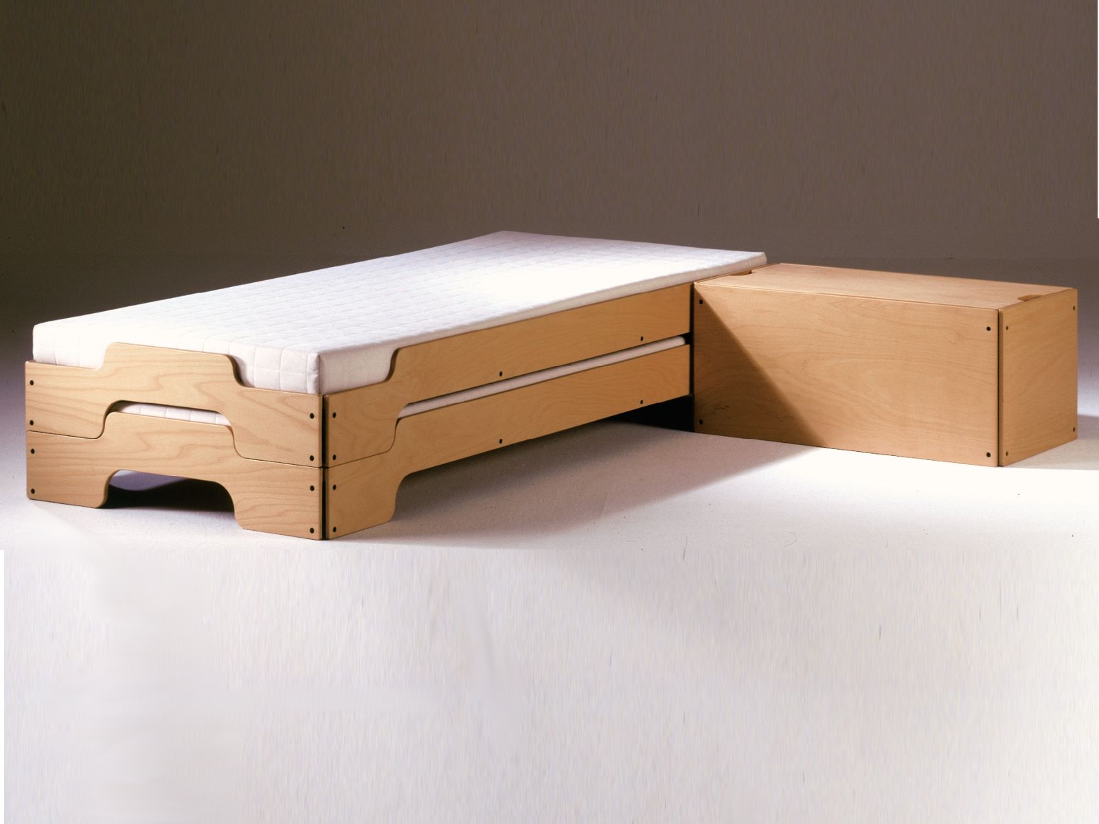 KLASSIC Stackable bed By Müller Möbelwerkstätten design Rolf Heide